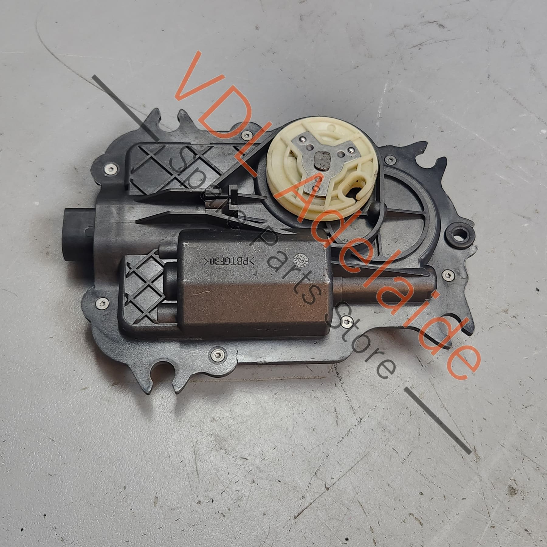Audi A8 D3 S8 Power Door Latch Lock Motor 4E0837059 - Image 5