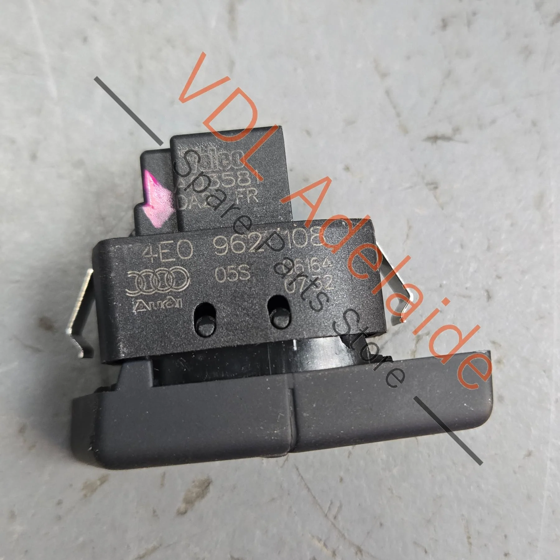 Audi A8 Rear Right Door Lock Switch 4E0962108 - Image 2