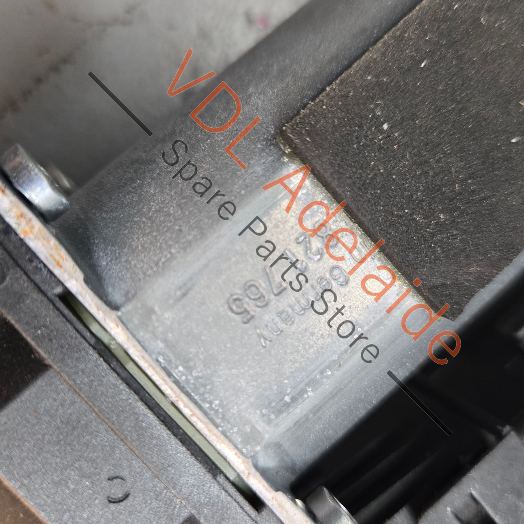 Audi A8 S8 Rear Right Window Regulator Motor 4E0959802D - Image 4