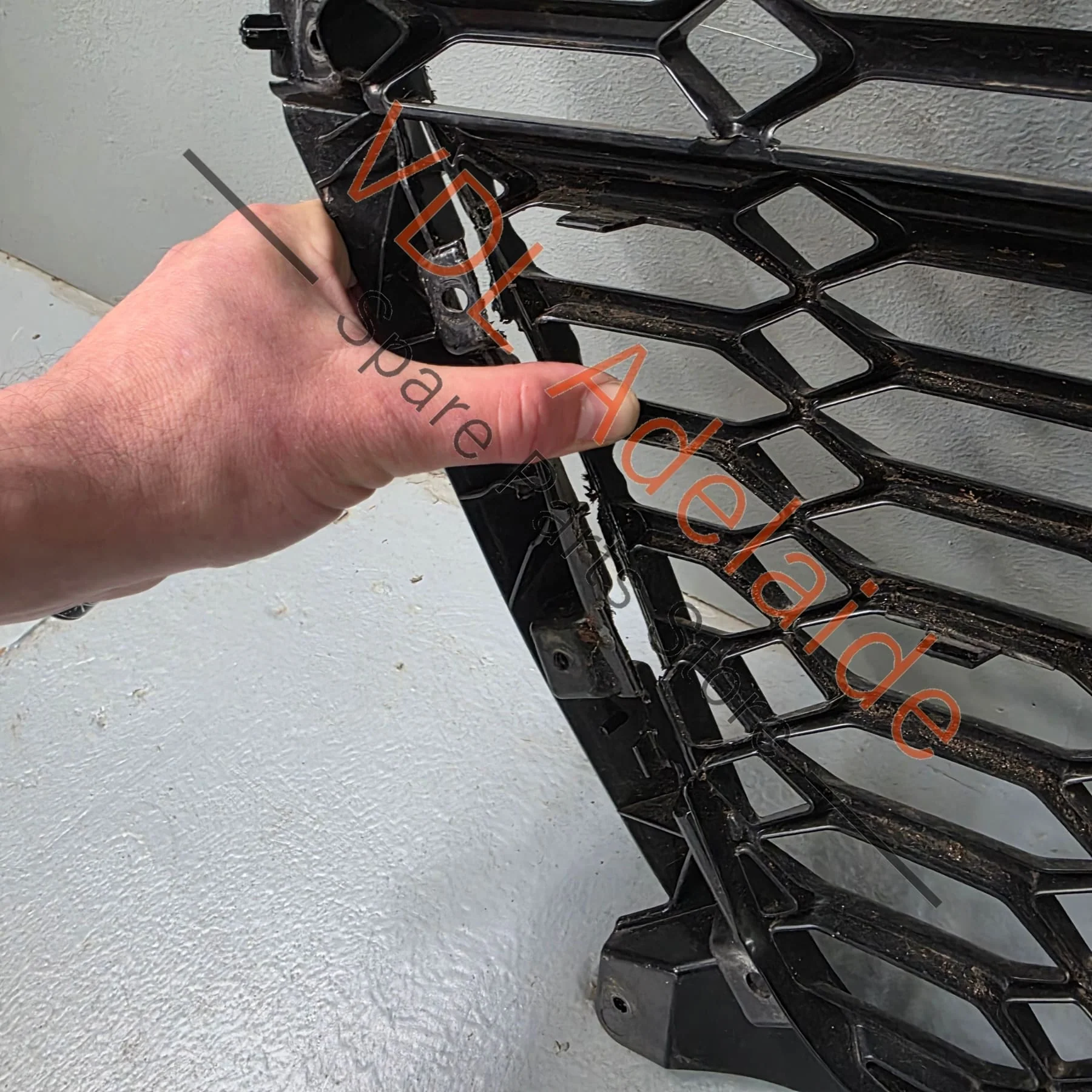 Genuine Audi RS7 4K Front Grille Black Glossy 4K8853651F T94 **some damage** - Image 6