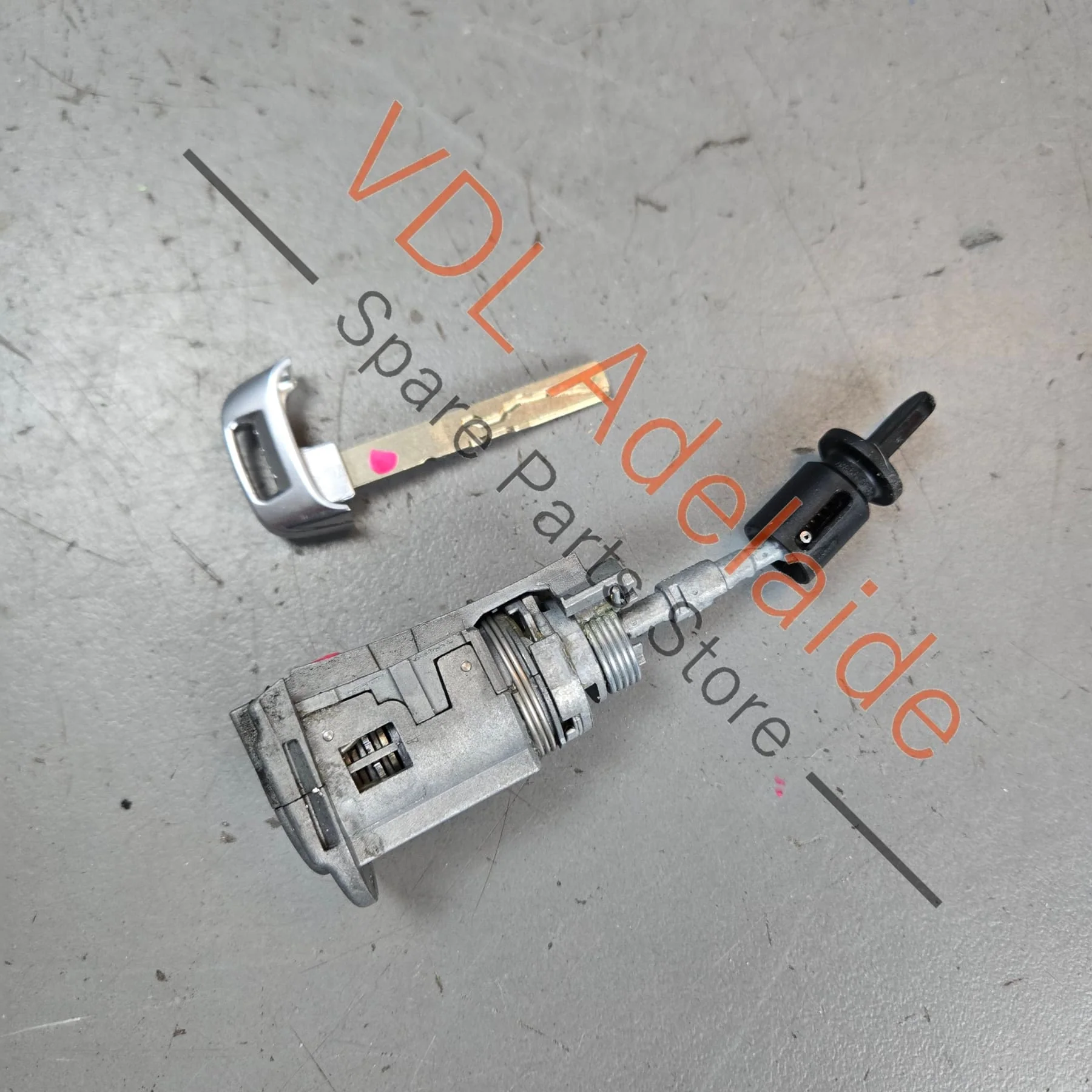 Audi Drivers Door Lock Barrel and matching blade key 107837168FH - Image 4