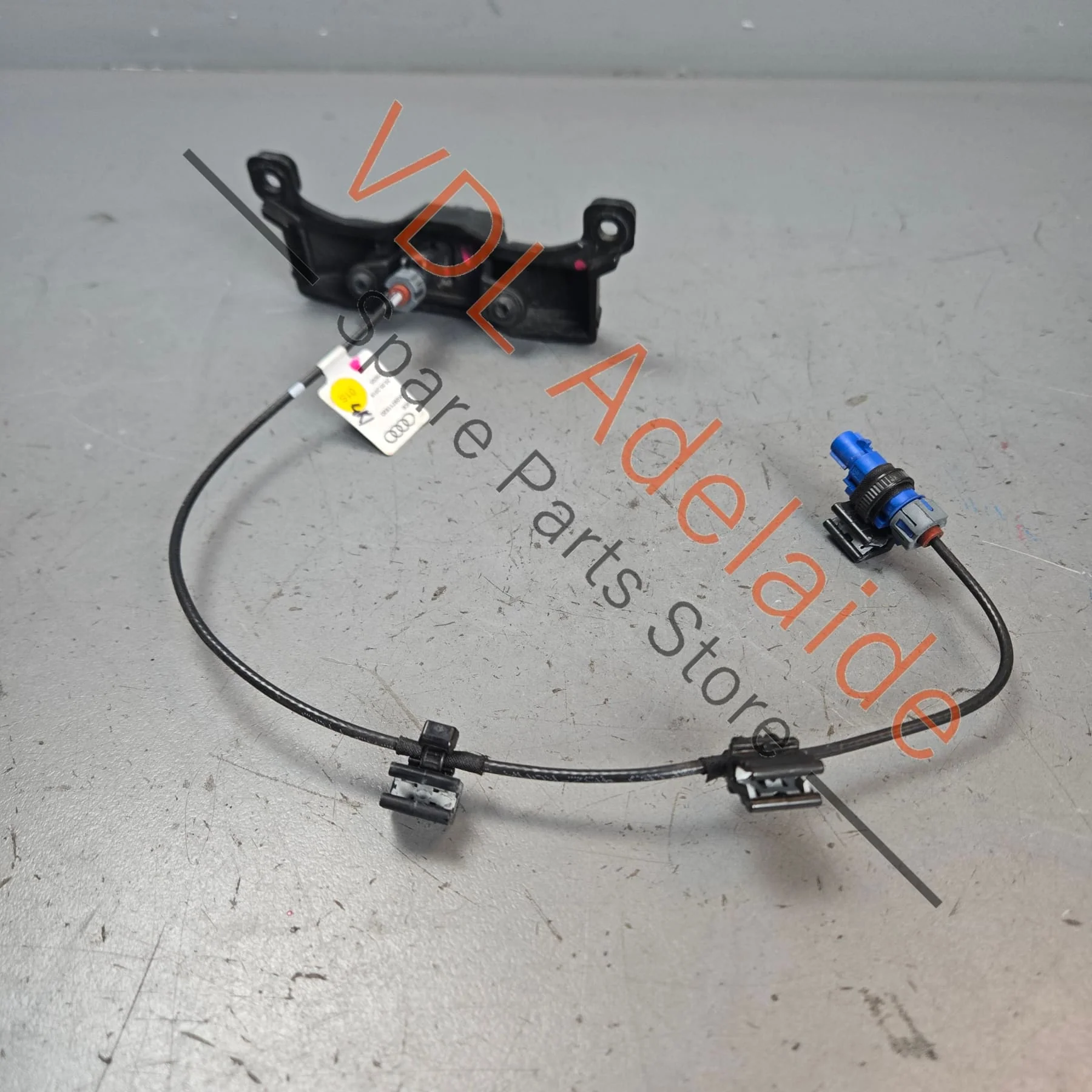 Audi RS7 Front Parking Camera with mounting bracket & adapter wire 4N0980546 4K0971192D - Image 2