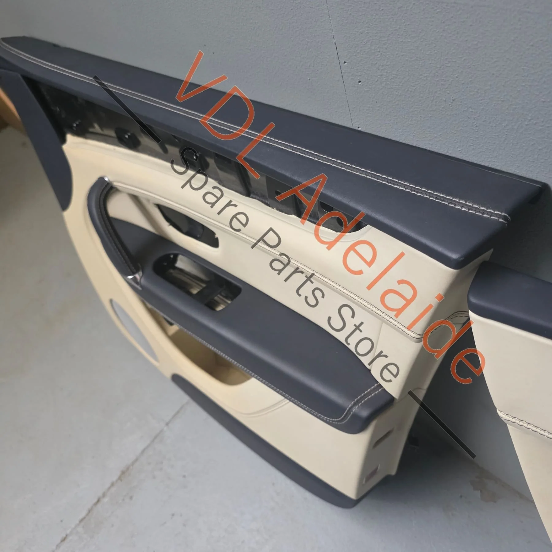 Bentley Bentayga Set of Door Trim Leather Hyde Colour Linen / Imperial Blue - Image 9