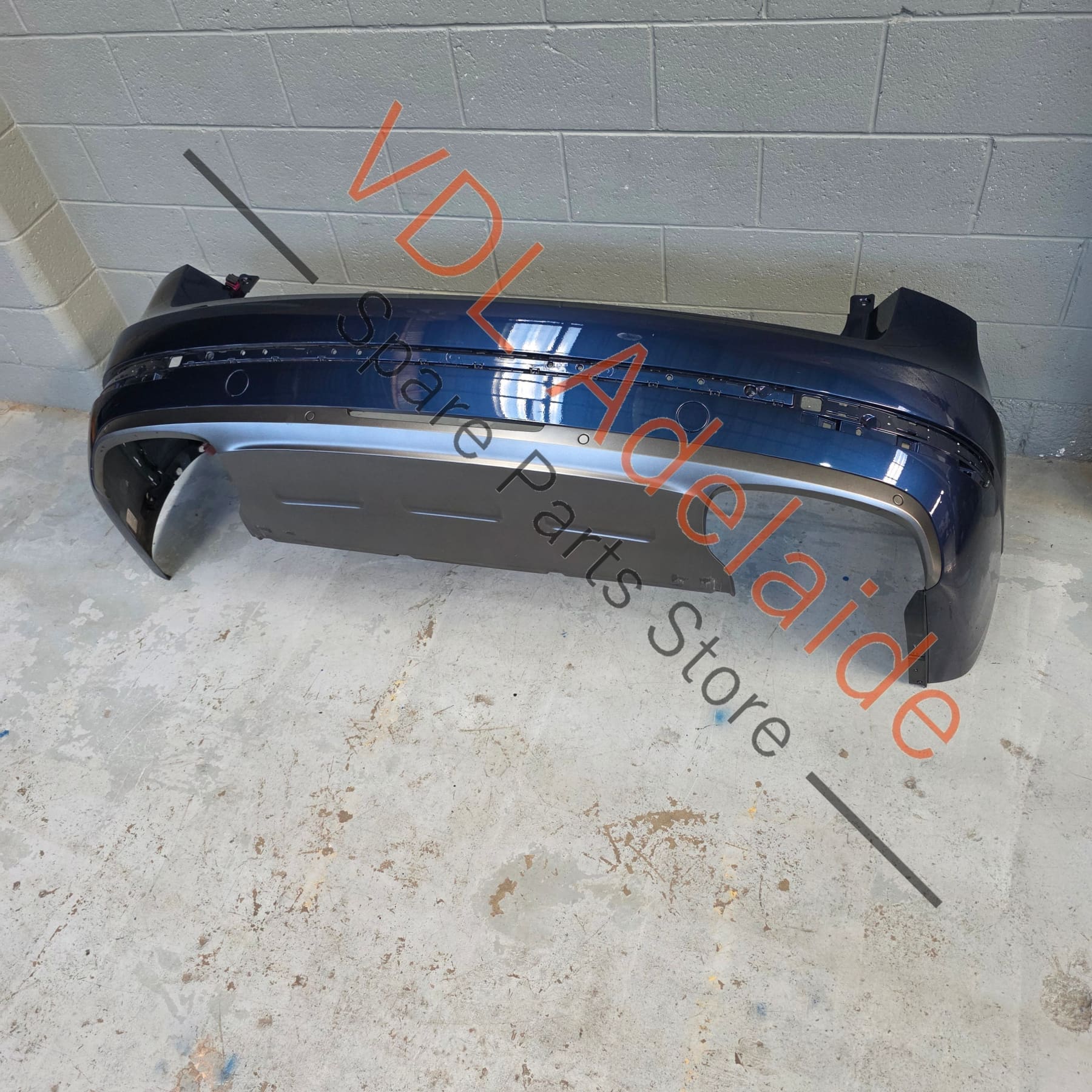 Bentley Bentayga 4V Rear Bumper Cover & Diffuser