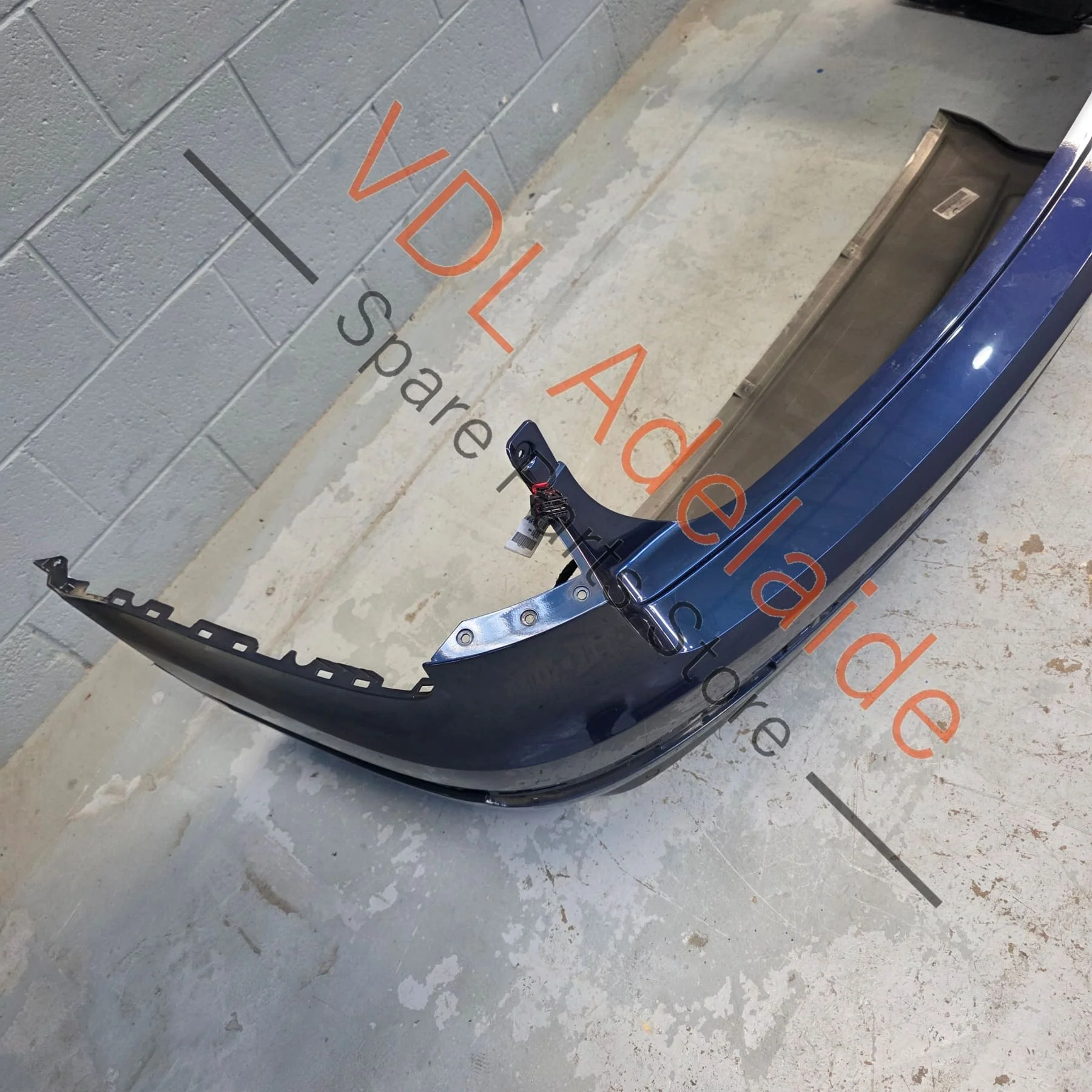 Bentley Bentayga 4V Rear Bumper Cover & Diffuser - Image 5