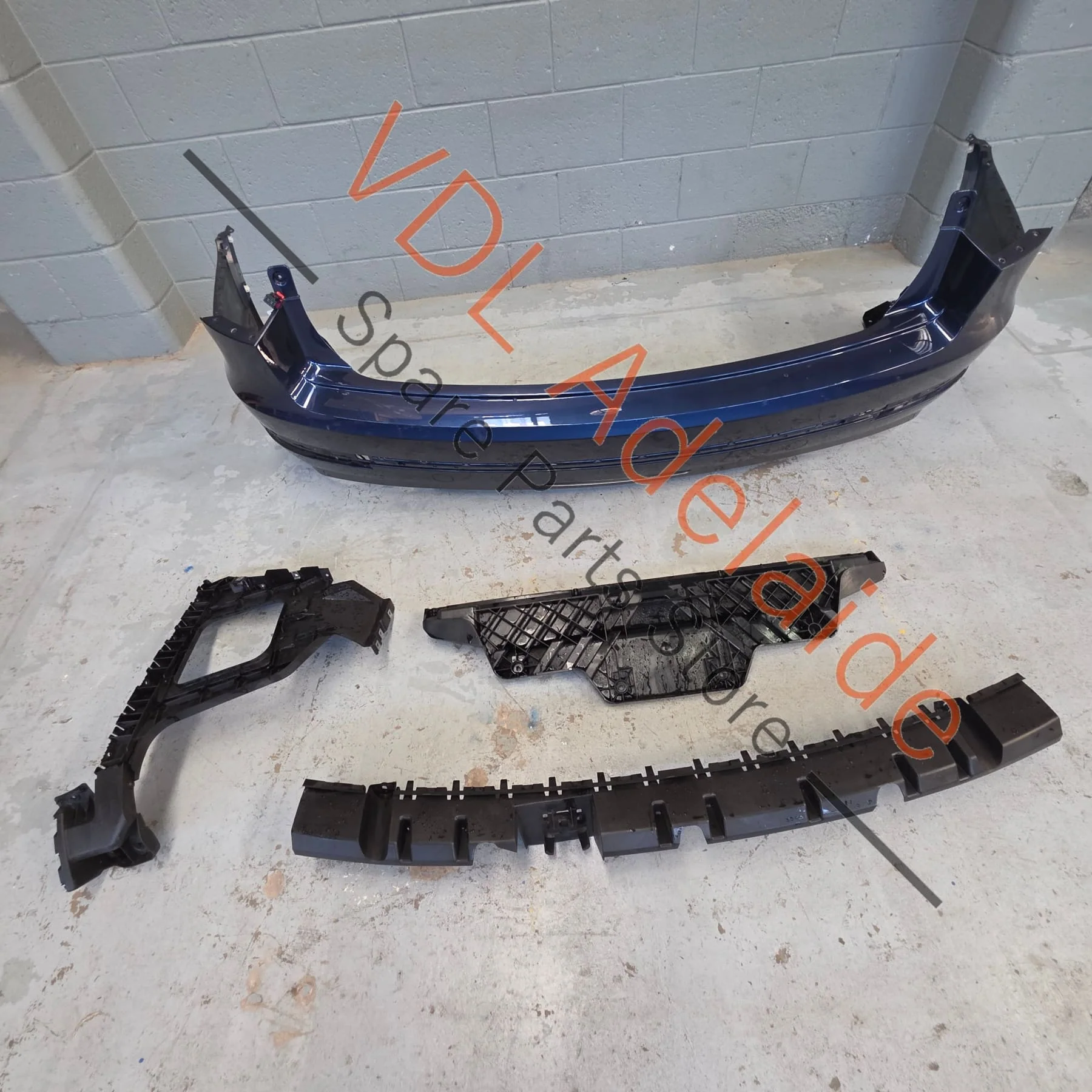 Bentley Bentayga 4V Rear Bumper Cover & Diffuser - Image 7