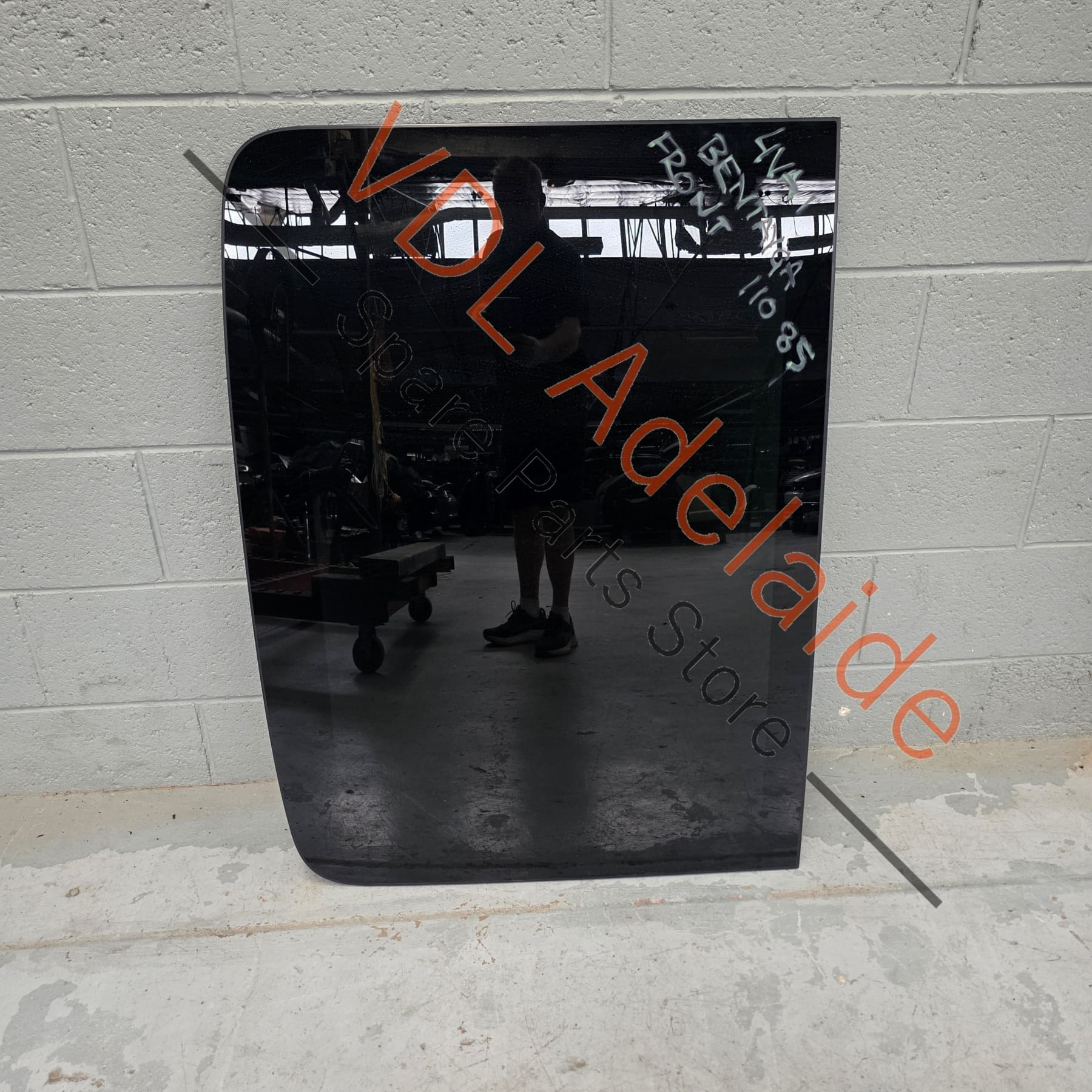 Audi Q7 Bentley Bentayga Panoramic Glass Roof Front 4M0877055C