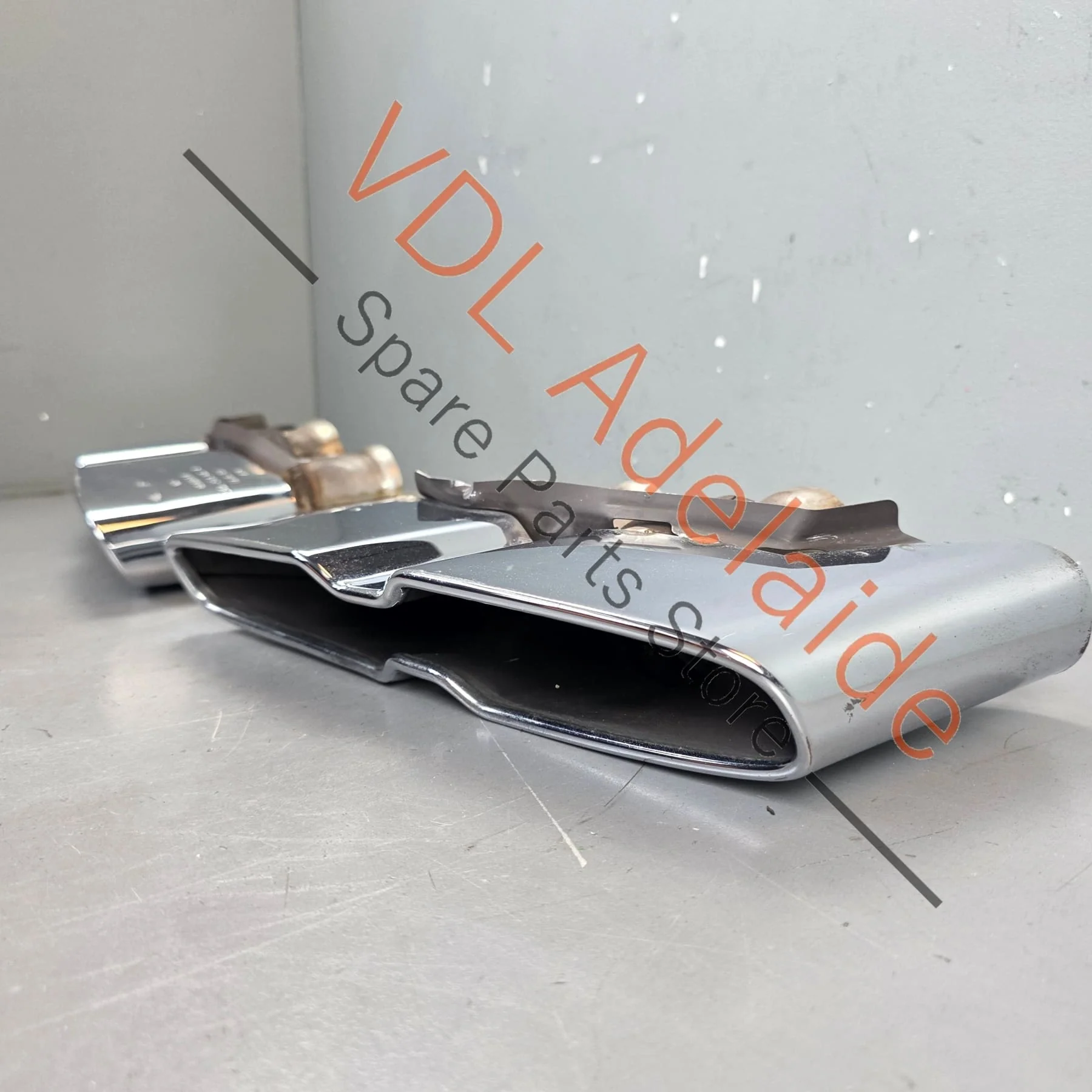Bentley Bentayga Set of Chrome Tail Pipe Trim Exhaust Outlets 36A253682A 36A253681A - Image 2