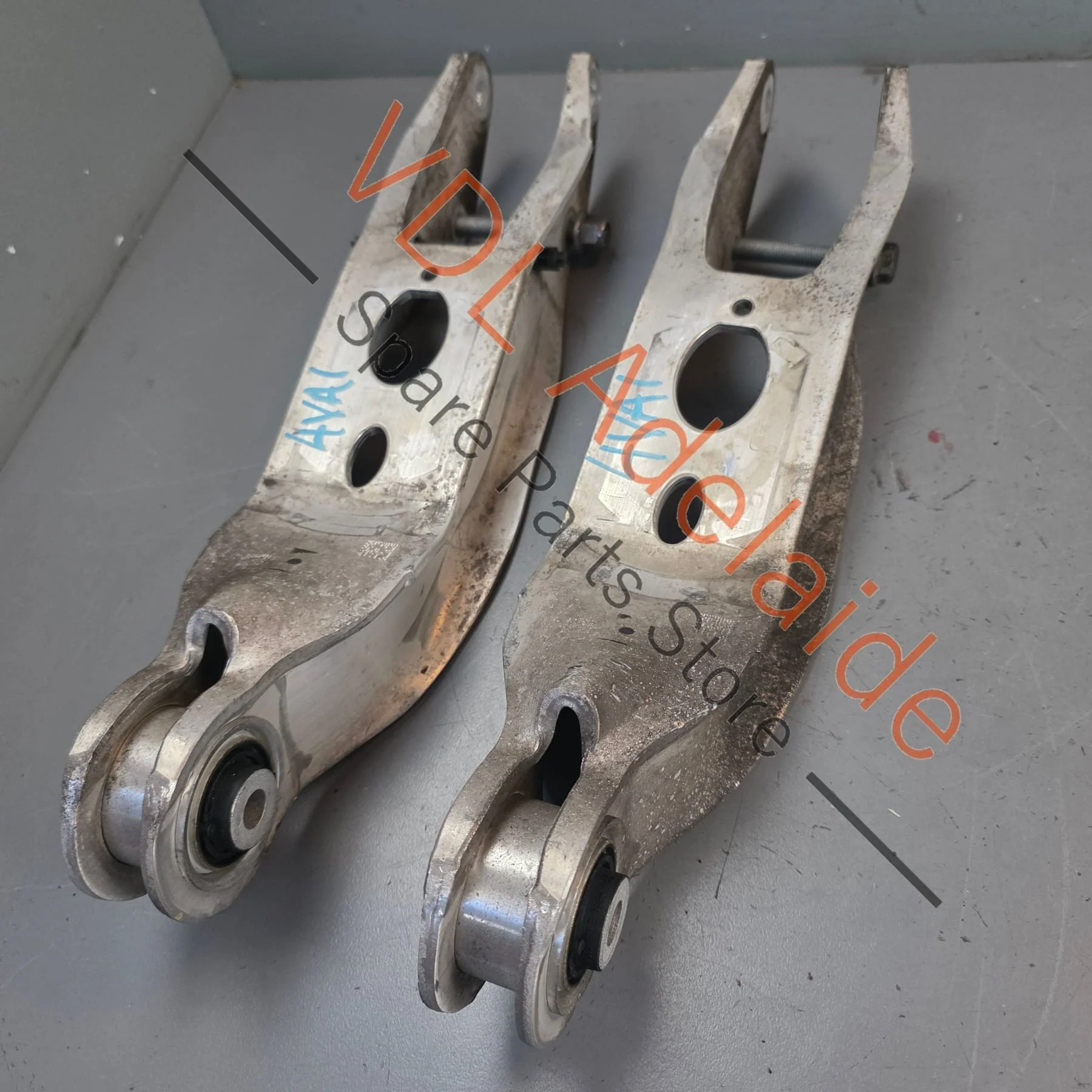 Audi Q7 Porsche Cayenne Touareg Bentayga Rear Suspension Lower Control Arms Pair 4M0505311J