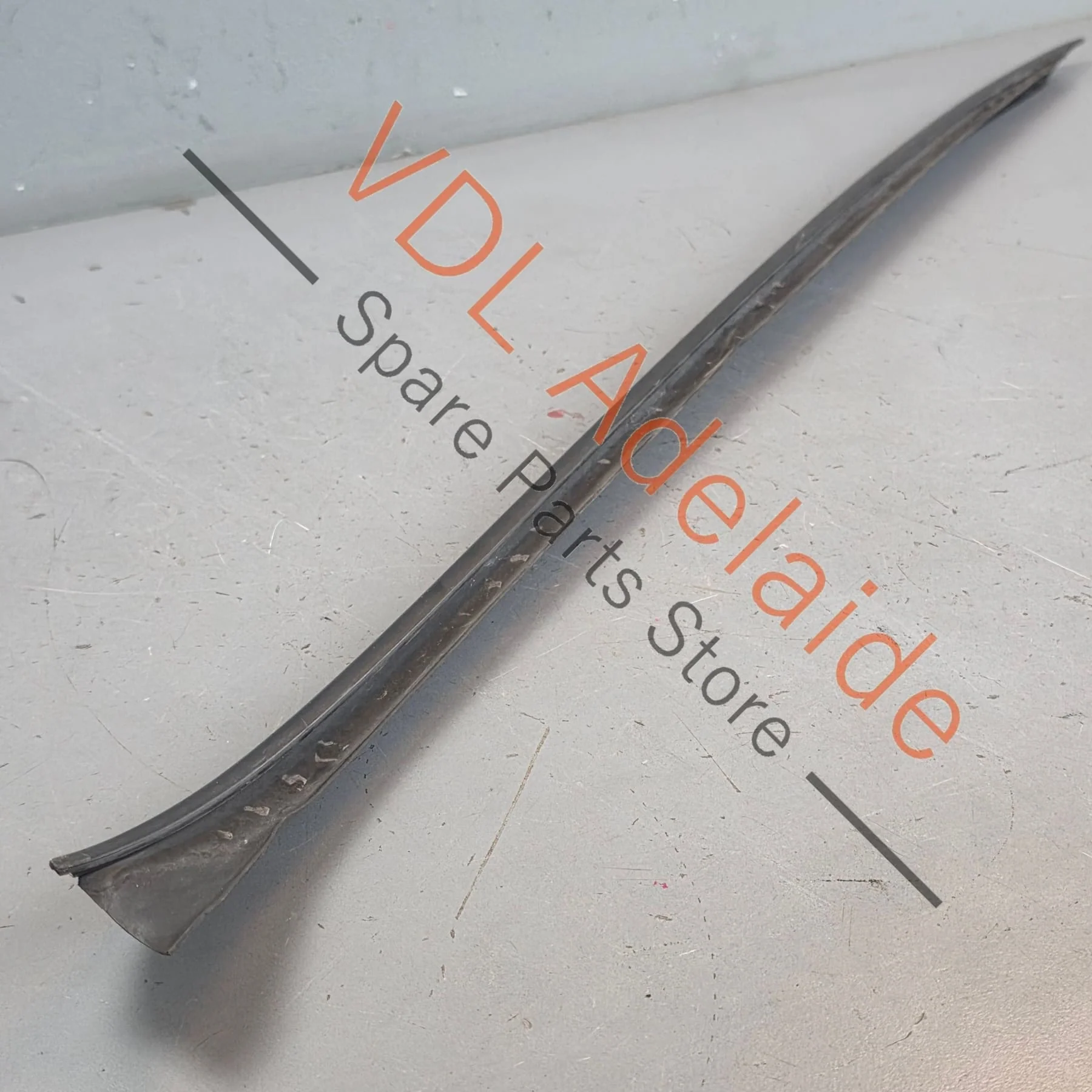 Bentley Bentayga 4V Windscreen Water Deflector Strip Trim Right 36A854328A