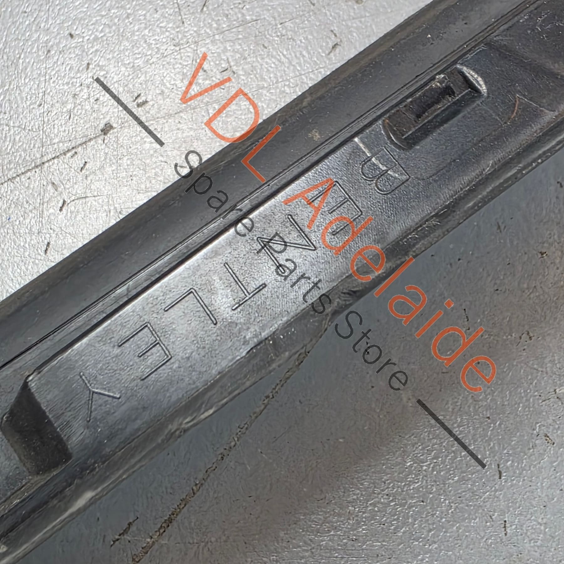 Bentley Bentayga 4V Windscreen Water Deflector Strip Trim Right 36A854328A - Image 2