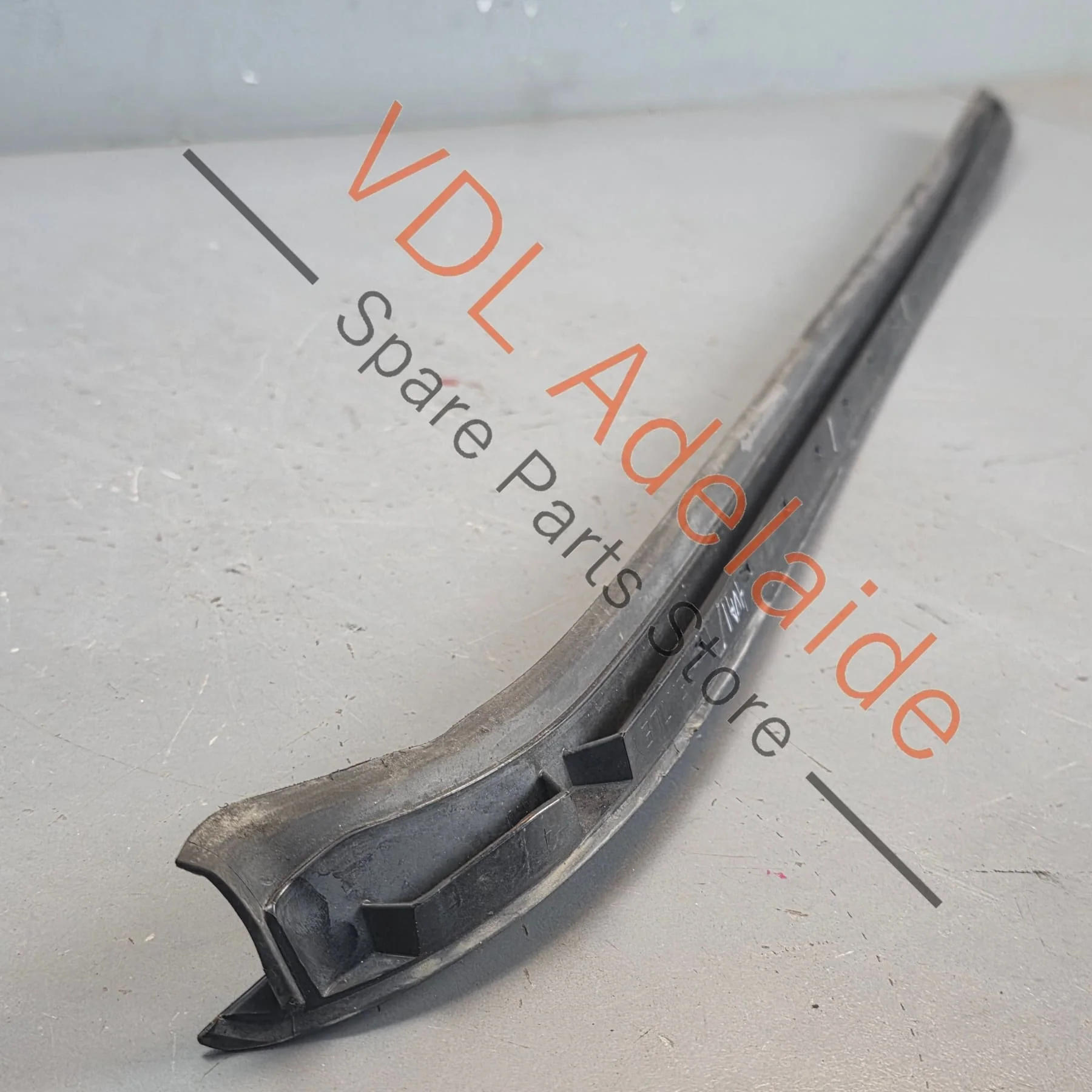 Bentley Bentayga 4V Windscreen Water Deflector Strip Trim Right 36A854328A - Image 5