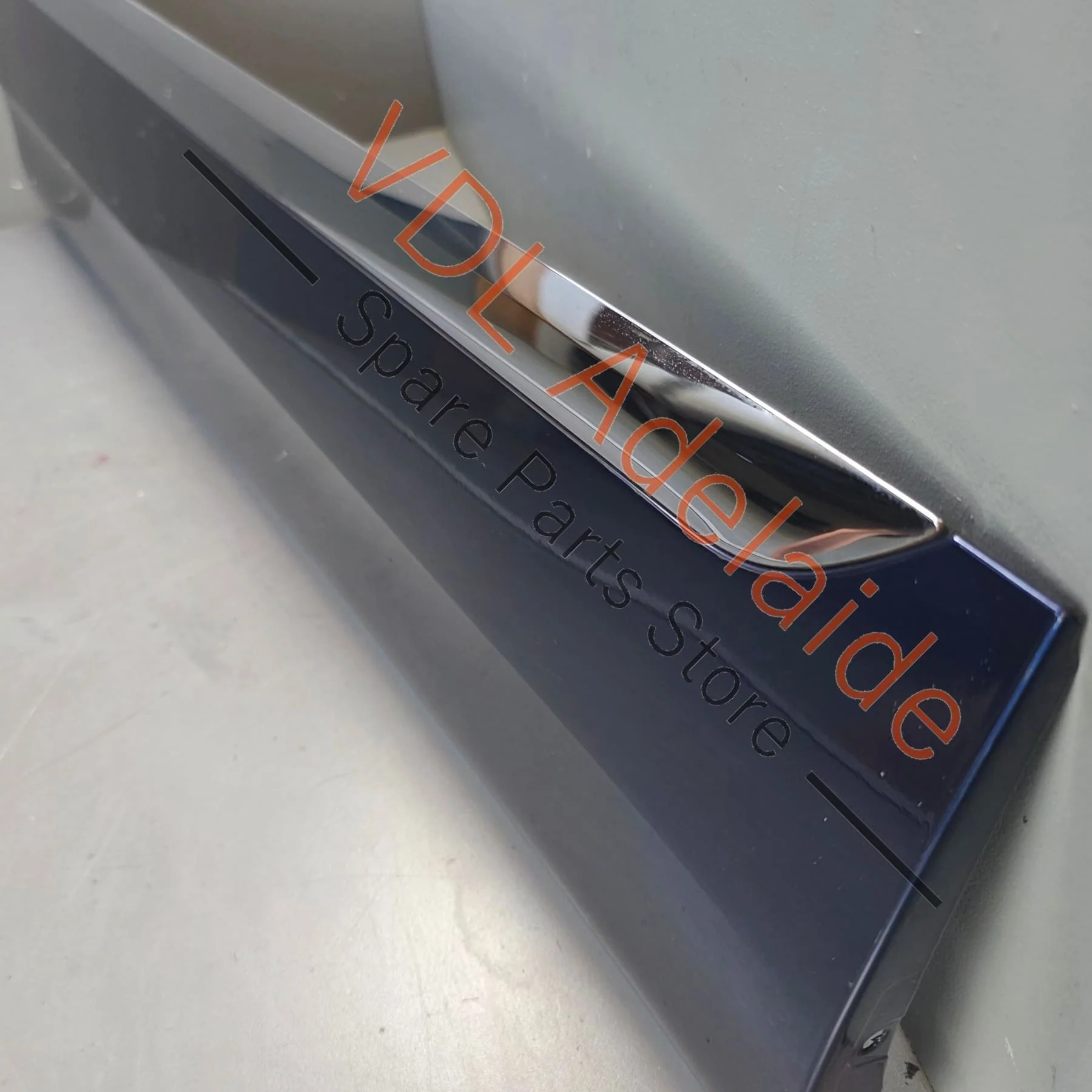 Bentley Bentayga 4V Front Right Exterior Door Molding with Chrome Insert 36A853054 36A853190 - Image 4