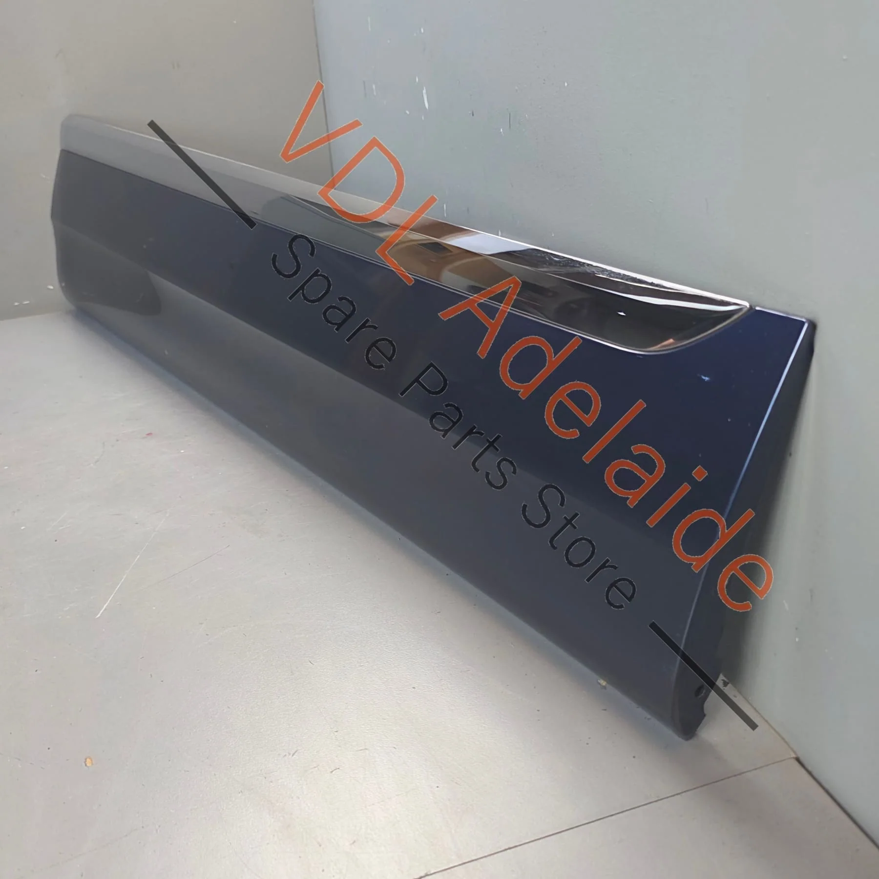 Bentley Bentayga 4V Front Right Exterior Door Molding with Chrome Insert 36A853054 36A853190 - Image 5