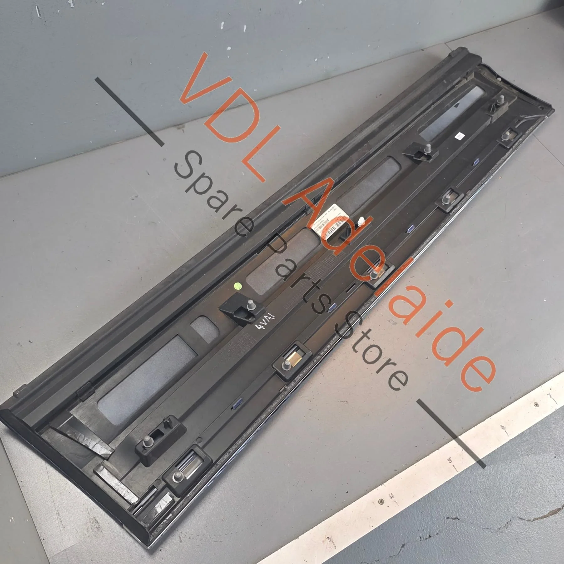 Bentley Bentayga 4V Front Right Exterior Door Molding with Chrome Insert 36A853054 36A853190 - Image 8