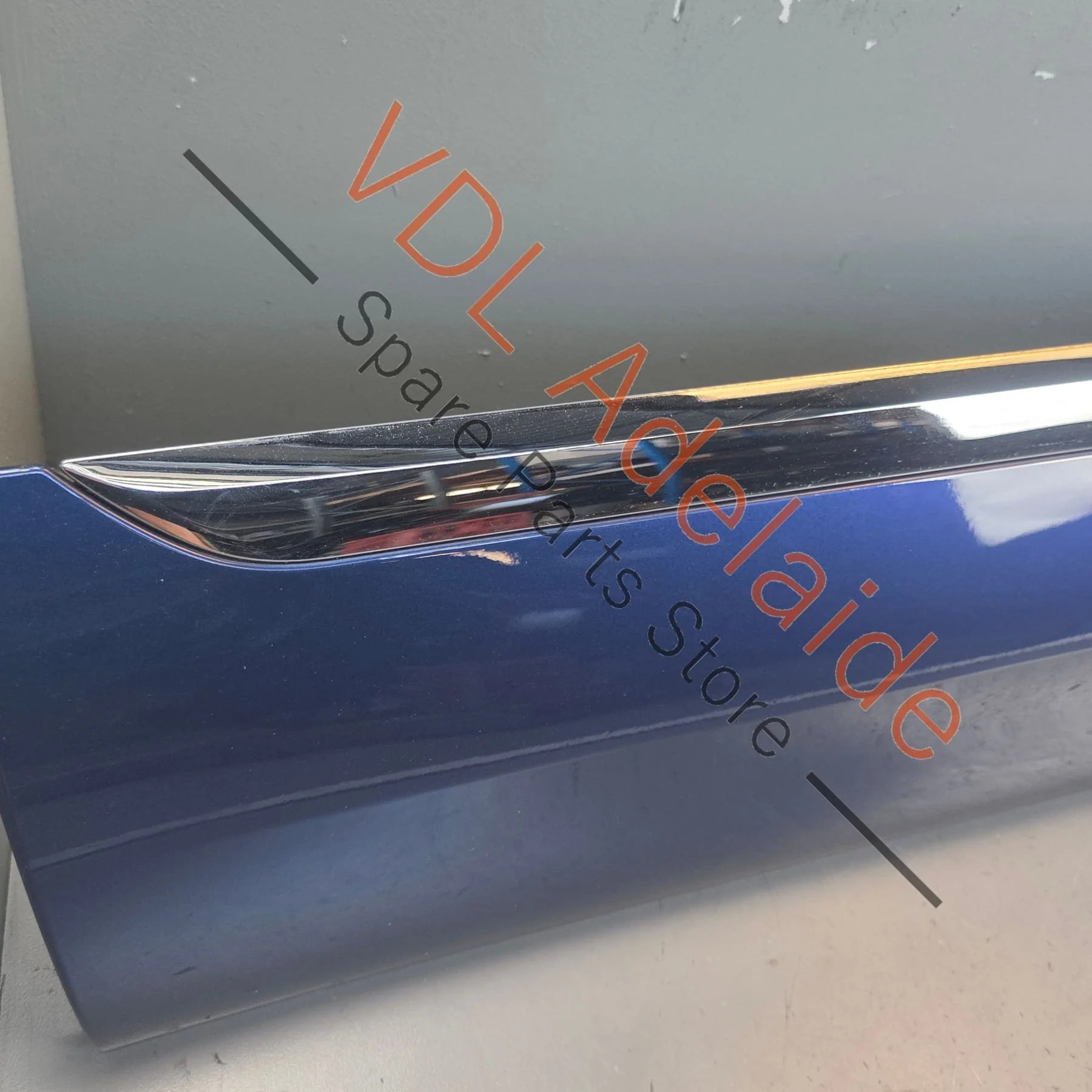 Bentley Bentayga 4V Front Left Exterior Door Molding with Chrome Insert 36A853053 36A853189 - Image 4