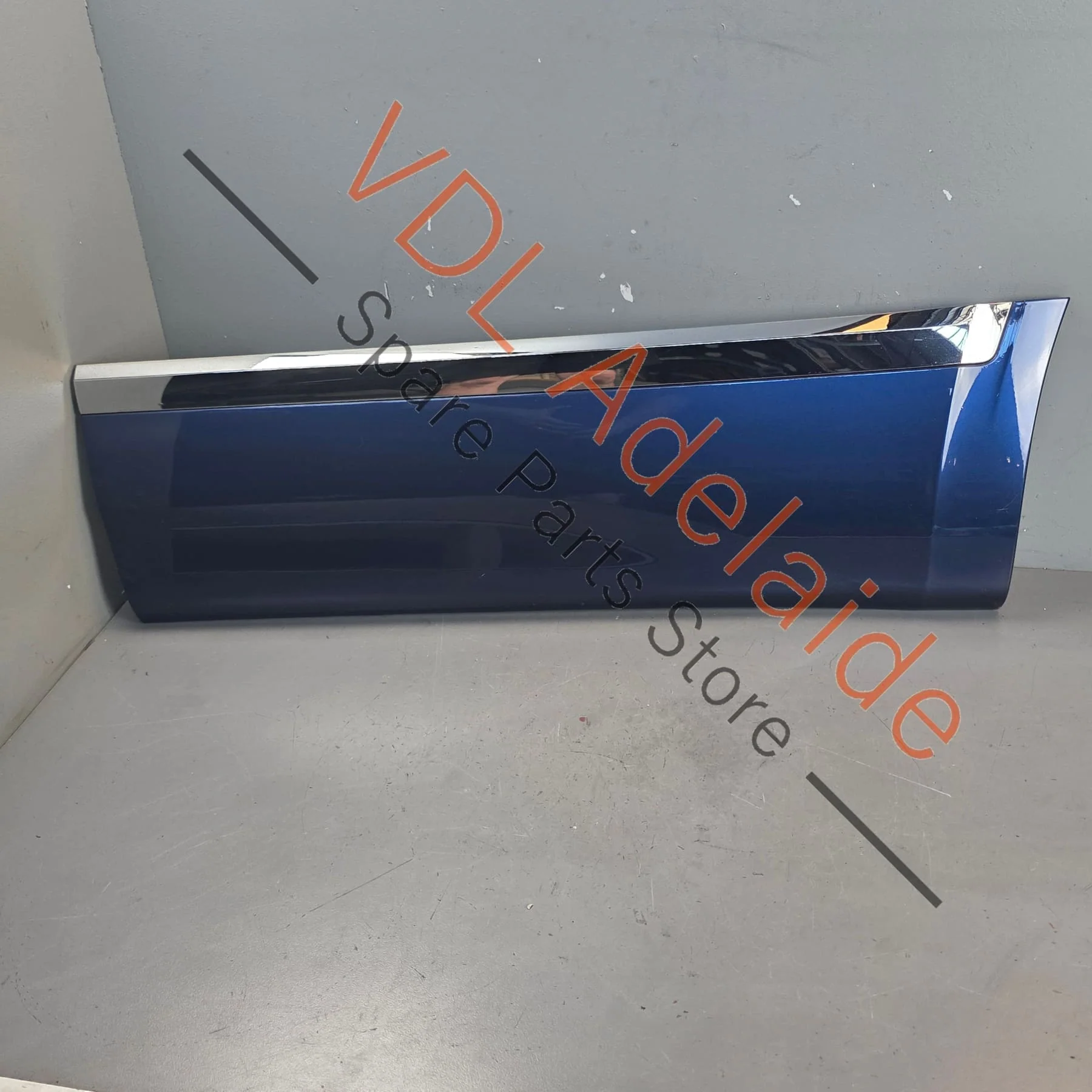Bentley Bentayga 4V Rear Left Exterior Door Molding with Chrome Insert 36A853057 36A853191