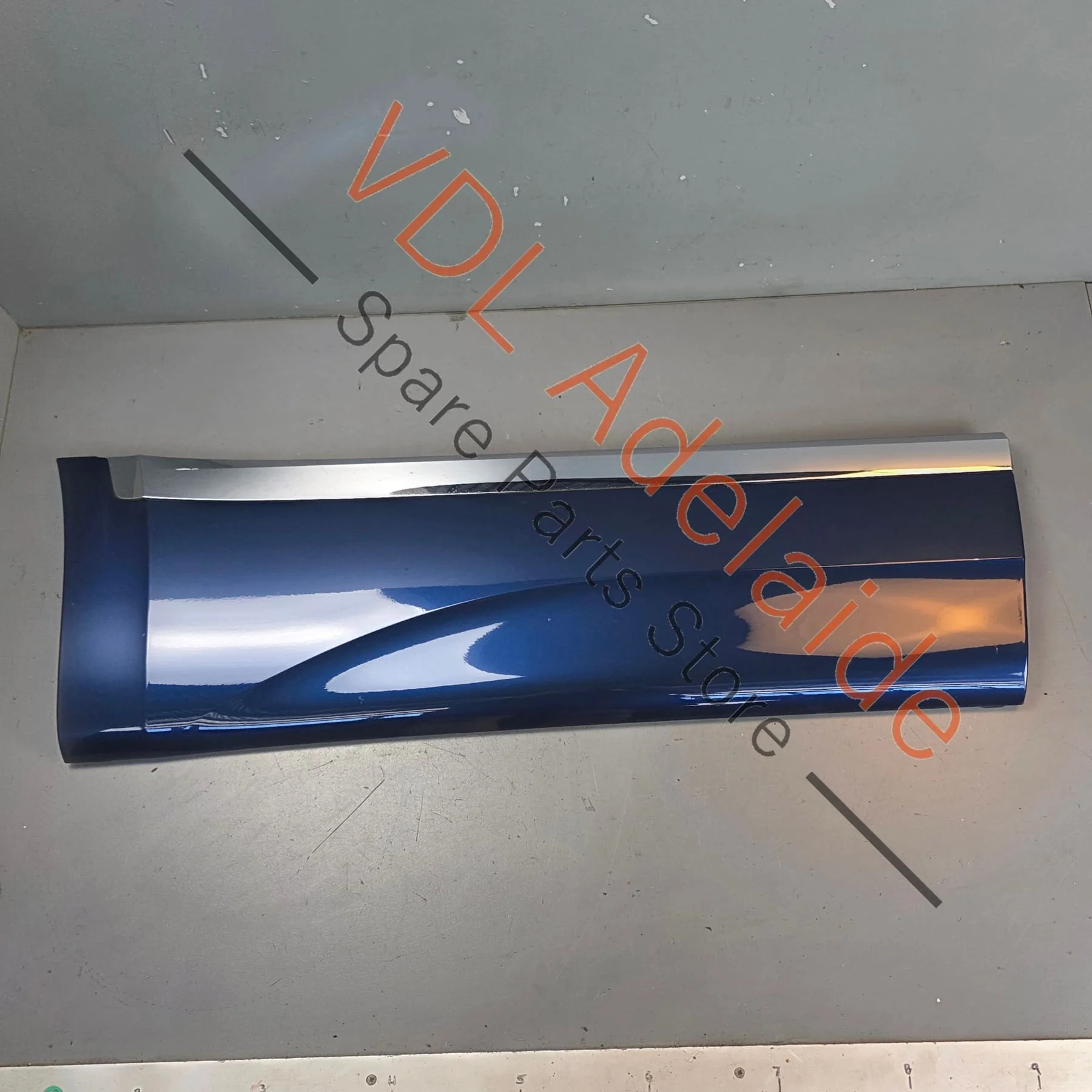 Bentley Bentayga 4V Rear Right Exterior Door Molding with Chrome Insert 36A853058 36A853192