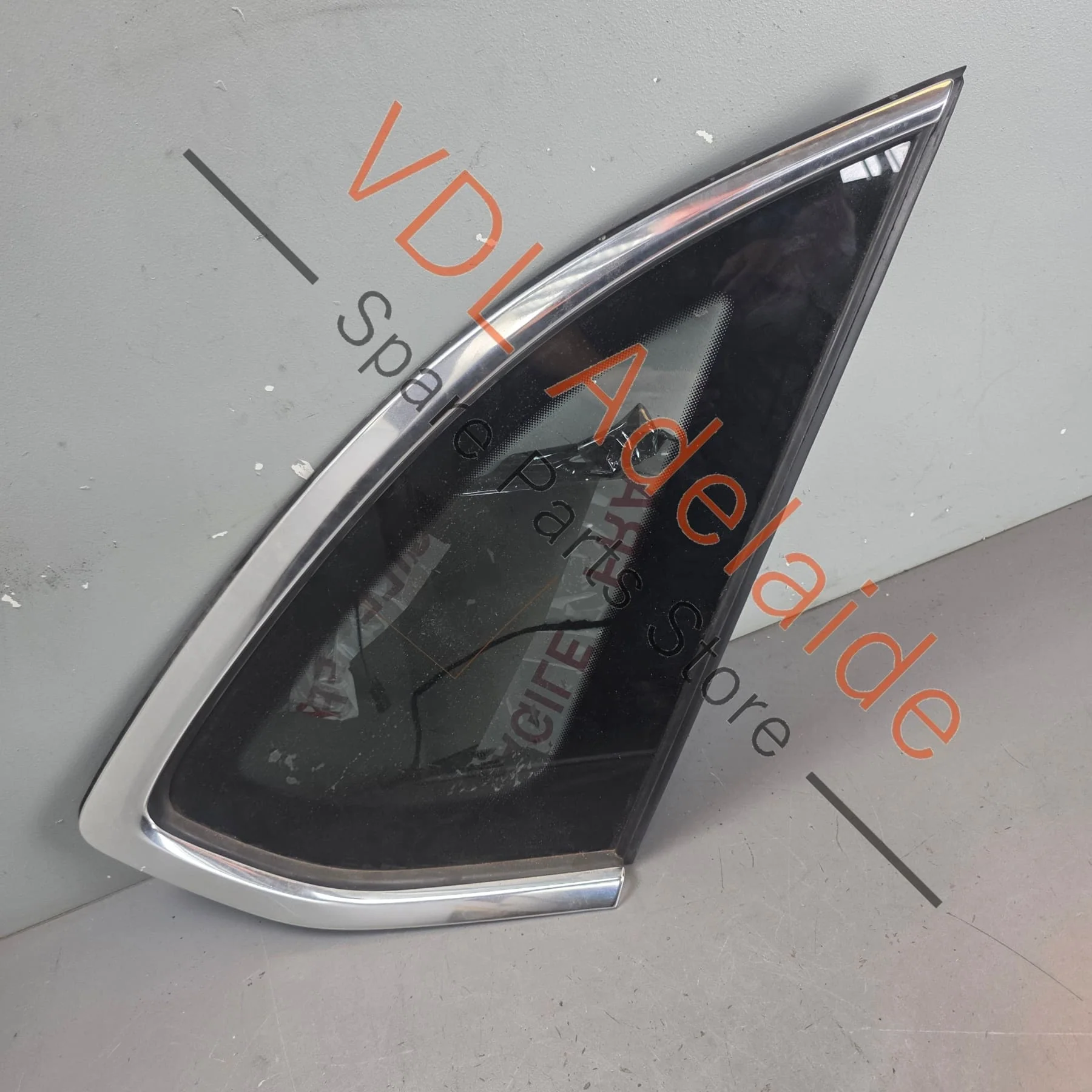 Bentley Bentayga 4V Right Rear Quarter Glass Window 36A845298K 36A845298AJ w Chrome Trim