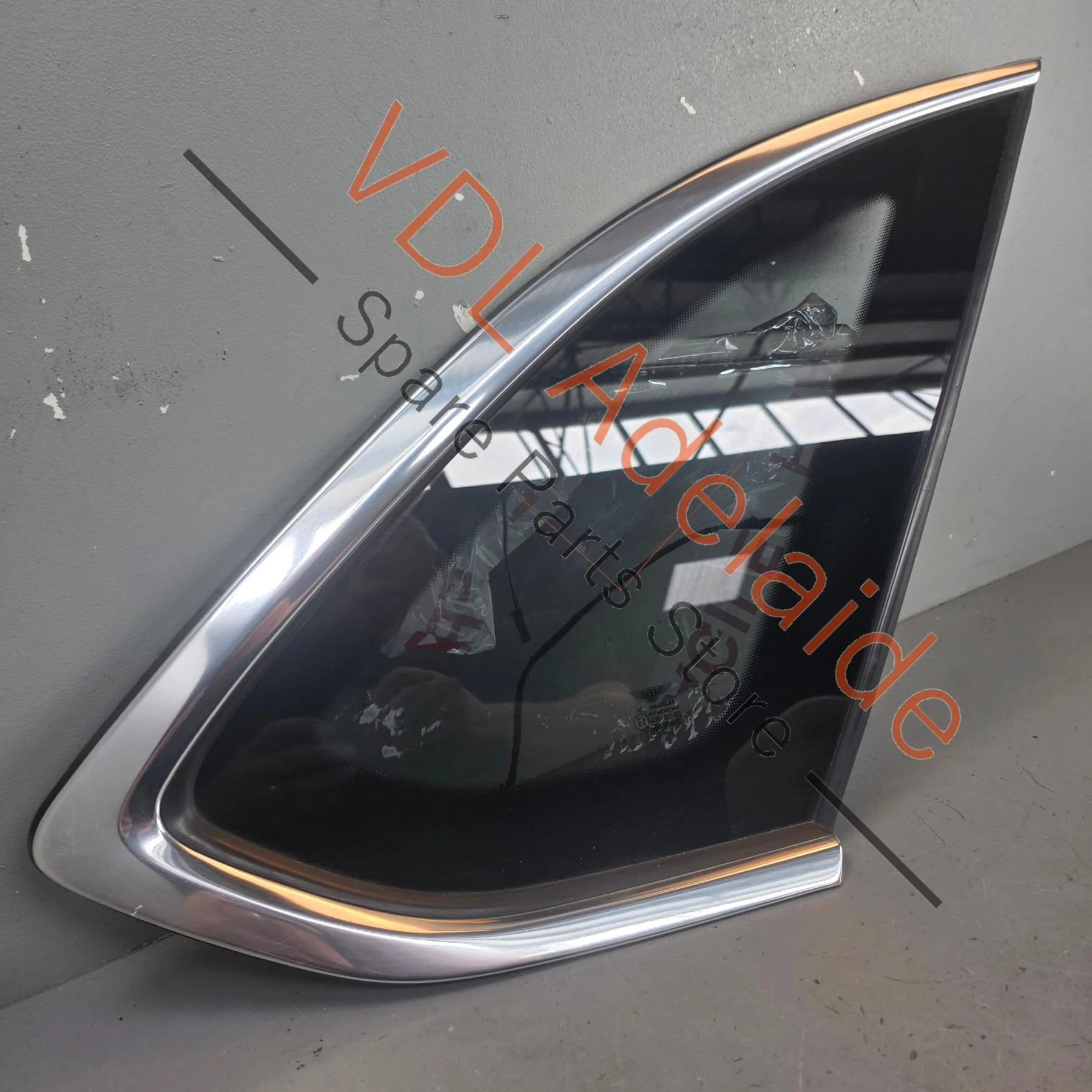 Bentley Bentayga 4V Right Rear Quarter Glass Window 36A845298K 36A845298AJ w Chrome Trim - Image 2