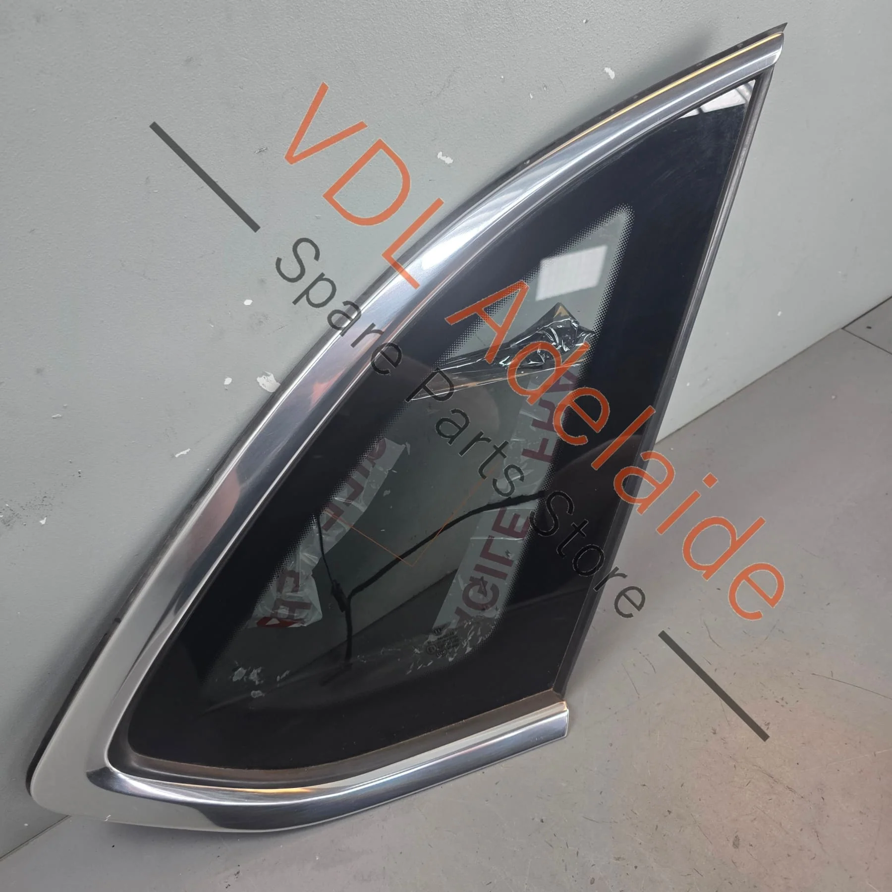 Bentley Bentayga 4V Right Rear Quarter Glass Window 36A845298K 36A845298AJ w Chrome Trim - Image 4