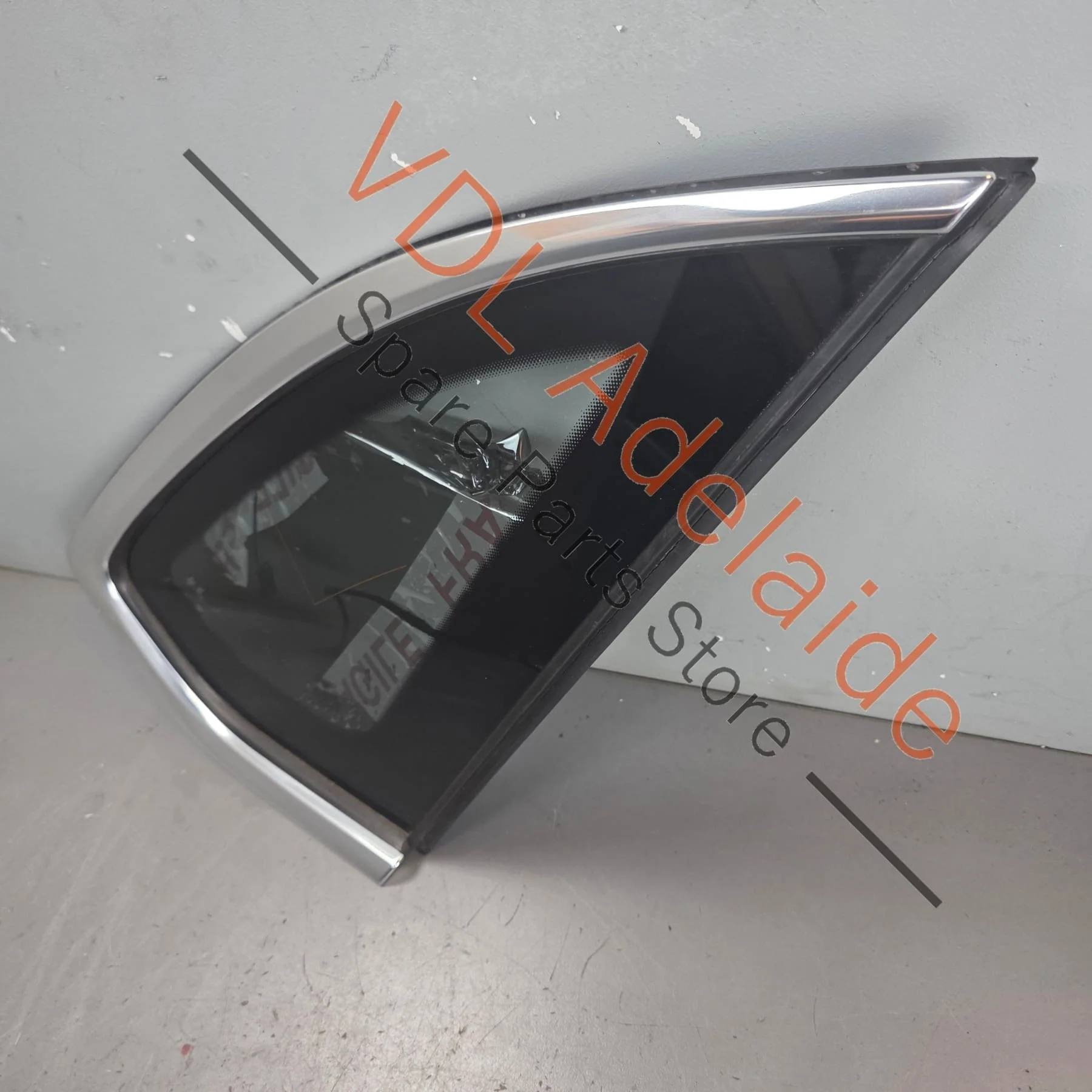 Bentley Bentayga 4V Right Rear Quarter Glass Window 36A845298K 36A845298AJ w Chrome Trim - Image 5