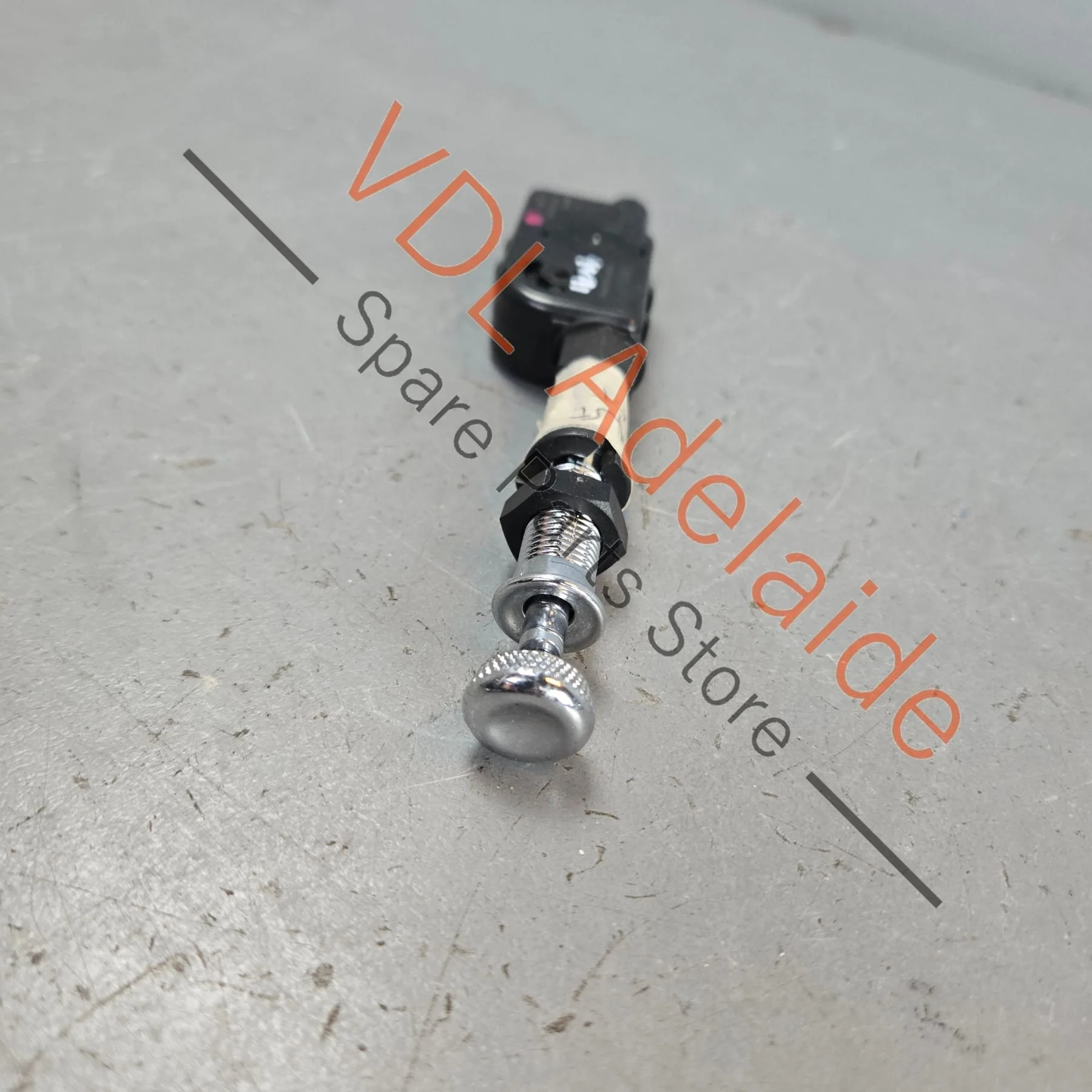Bentley Bentayga Air Conditioning Vent Adjustment Pull Switch Assy 36A819820 3Y0819790C 36A819741 Front Left - Image 2