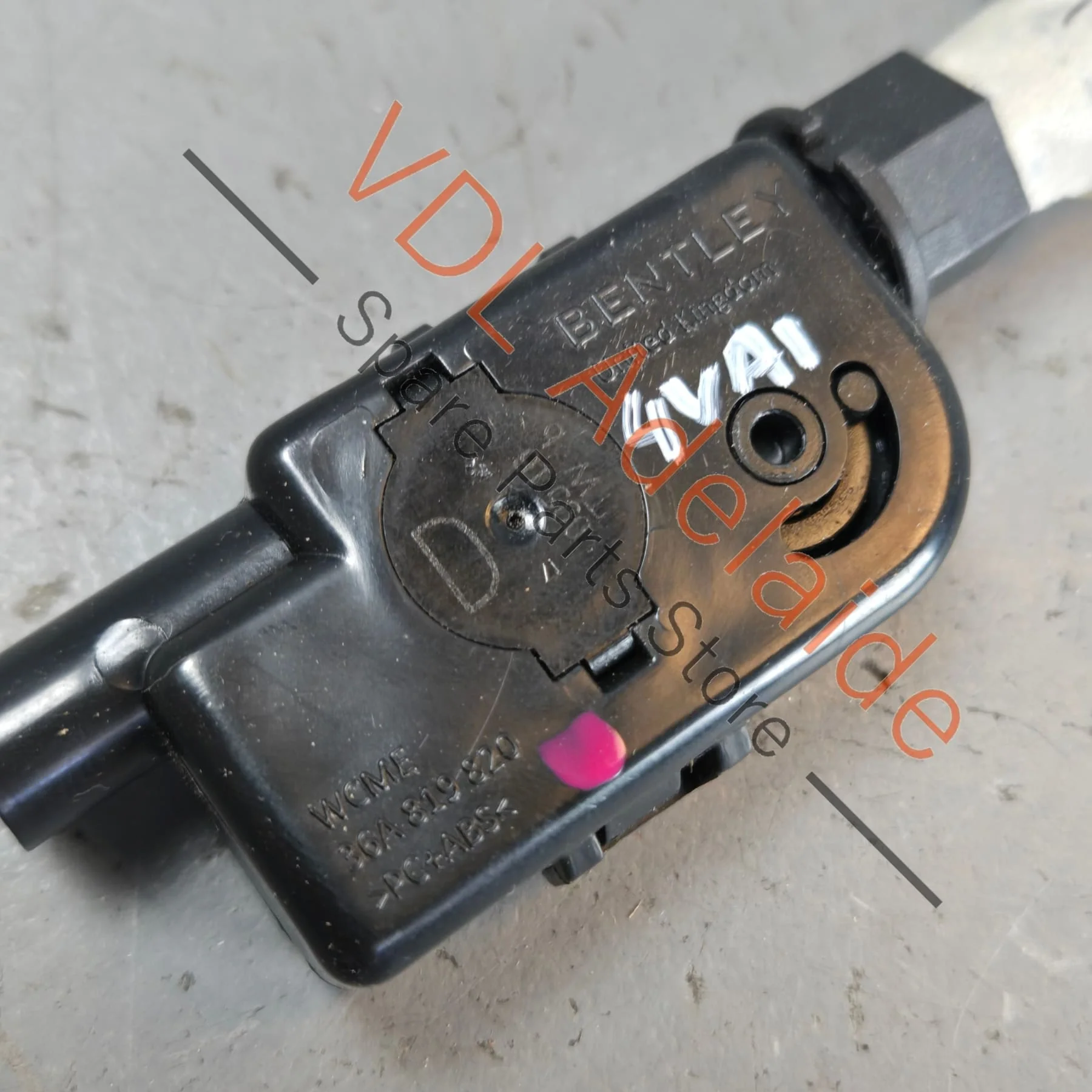 Bentley Bentayga Air Conditioning Vent Adjustment Pull Switch Assy 36A819820 3Y0819790C 36A819741 Front Left - Image 4
