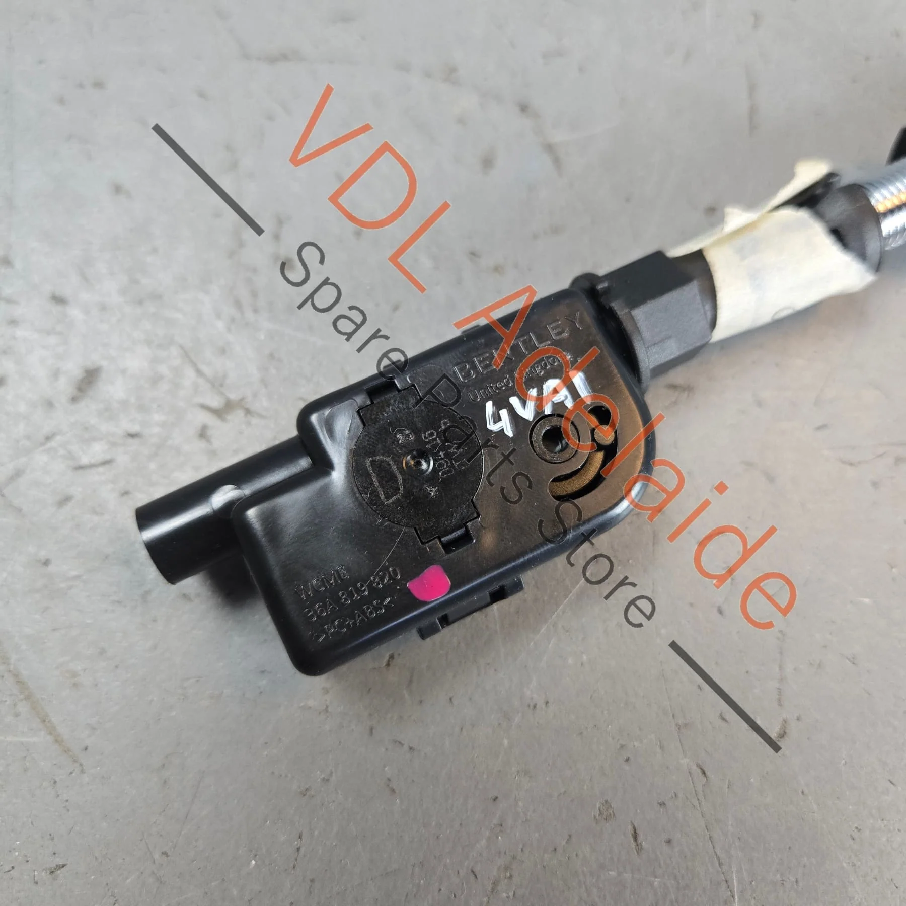 Bentley Bentayga Air Conditioning Vent Adjustment Pull Switch Assy 36A819820 3Y0819790C 36A819741 Front Centre - Image 4