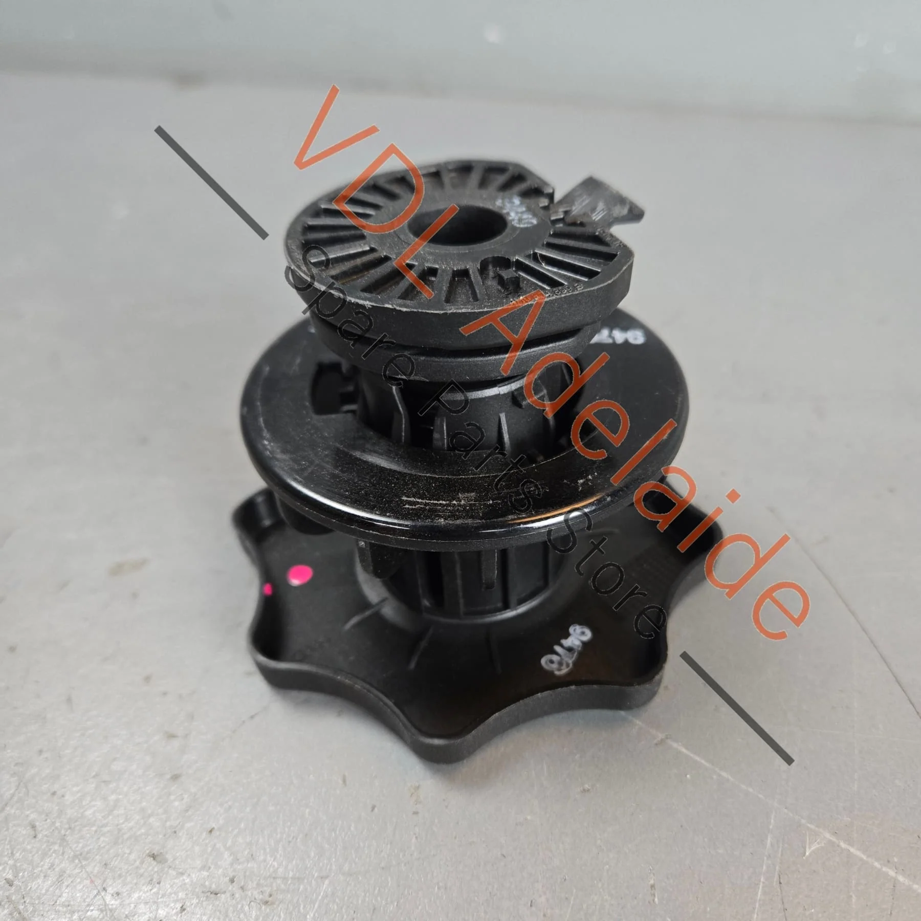 Bentley Bentayga Spare Wheel Retaining Nut Bolt 4H0803899C 4H0804899B - Image 2