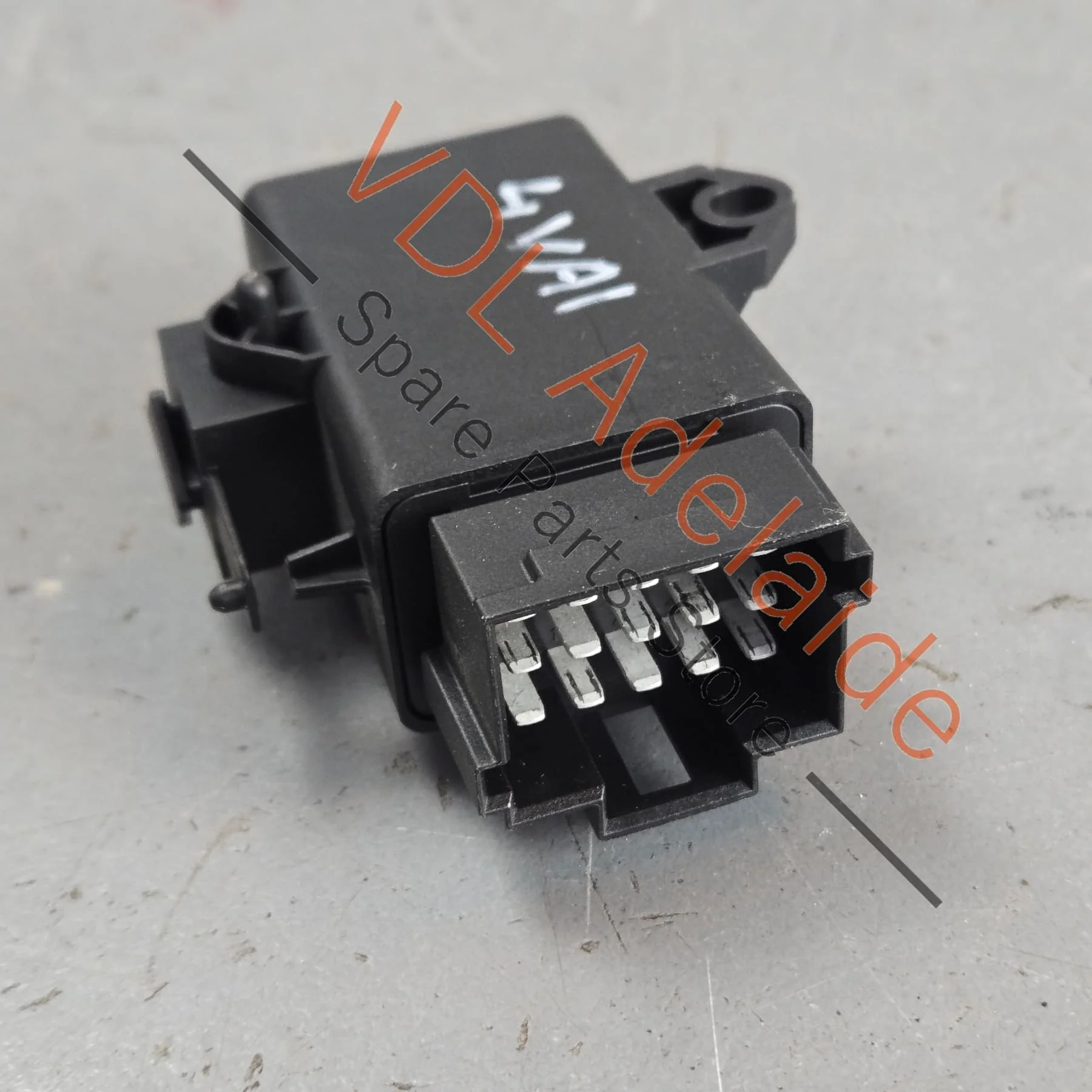 Bentley Bentayga Rear Seat Heating Control Unit 3F0959772 - Image 3