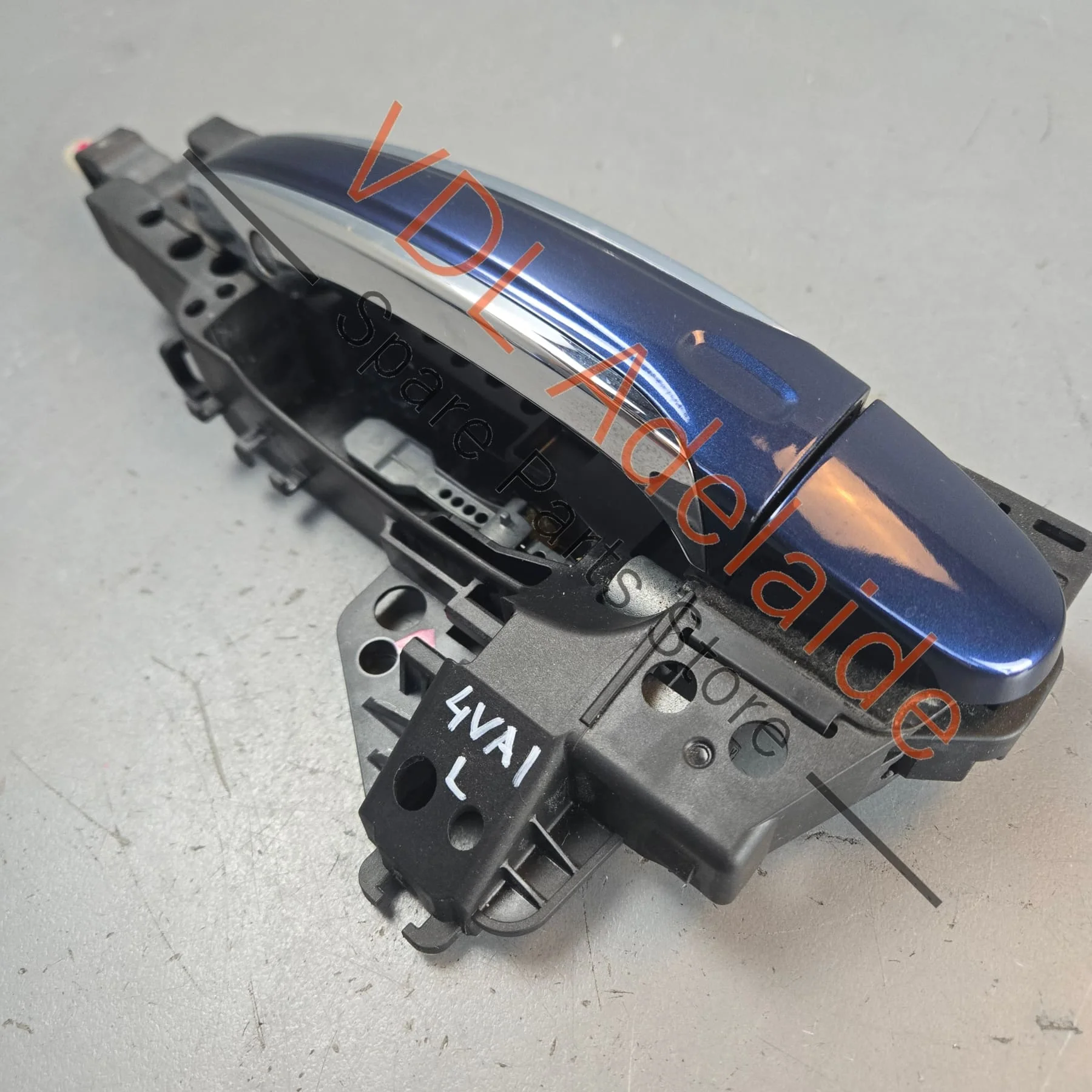 Bentley Bentayga Left Side Passenger Exterior Door Handle Assembly 36A837205F 4M0837885A - Image 2
