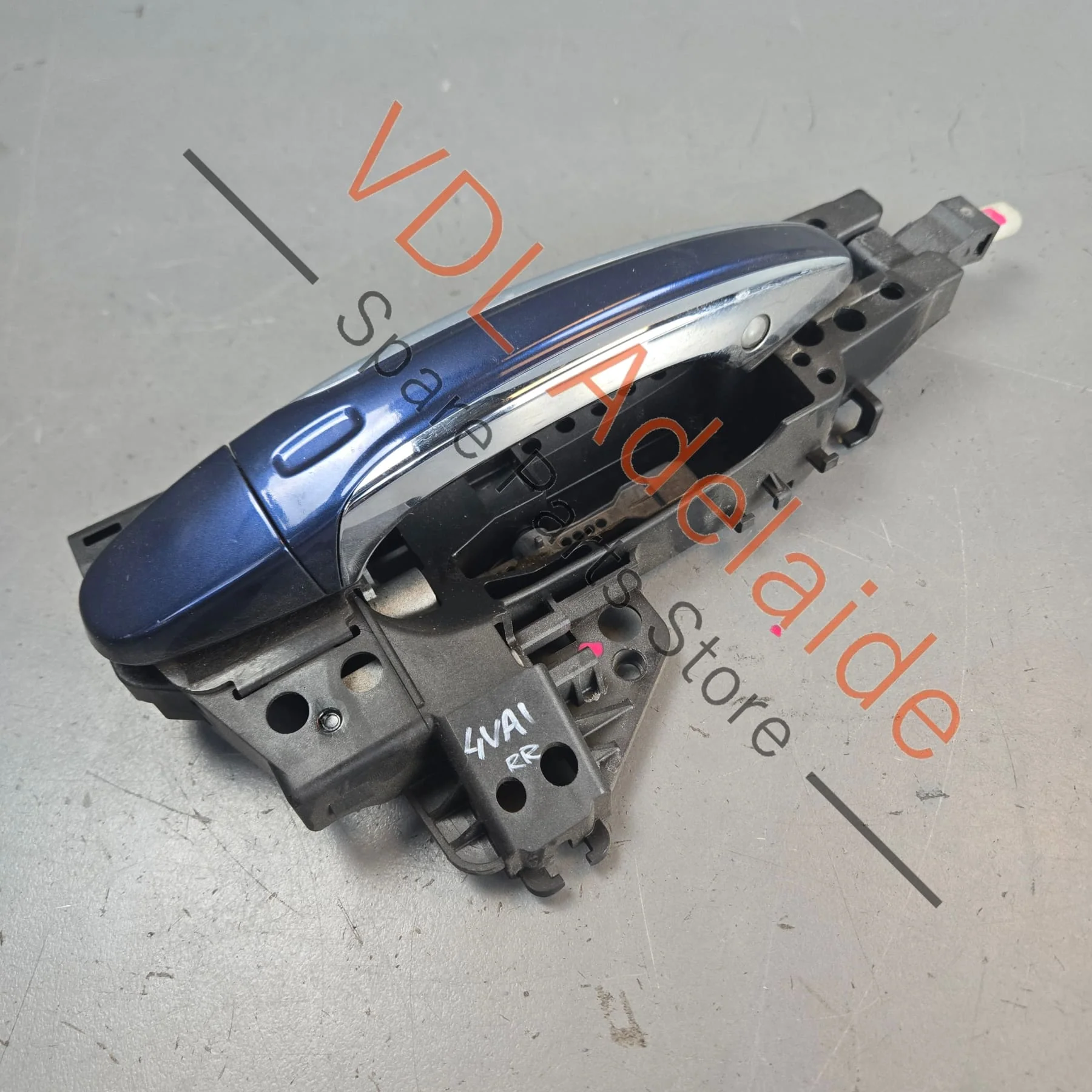 Bentley Bentayga Right Passenger Exterior Door Handle Assembly 36A837206F 4M0837886A