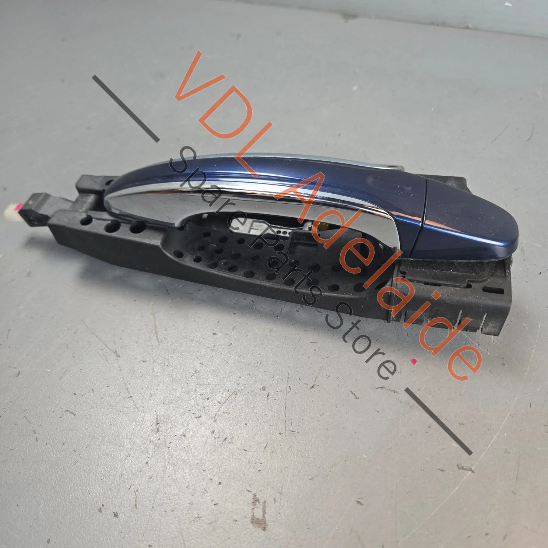 Bentley Bentayga Right Passenger Exterior Door Handle Assembly 36A837206F 4M0837886A - Image 3