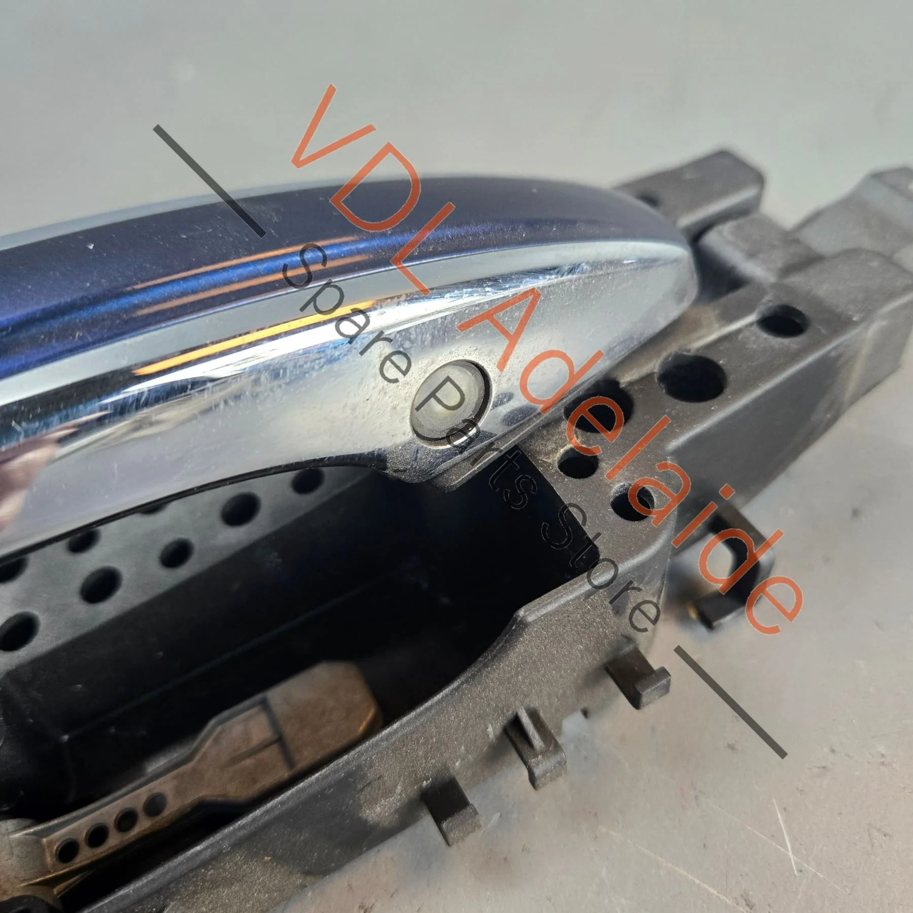 Bentley Bentayga Right Passenger Exterior Door Handle Assembly 36A837206F 4M0837886A - Image 4