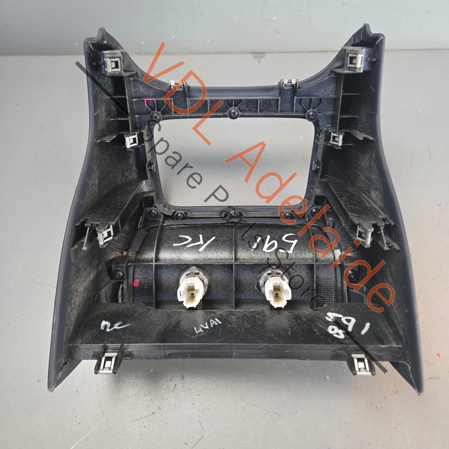 Bentley Bentayga Centre Console End Cover Imperial Blue Leather 36A885517 - Image 6