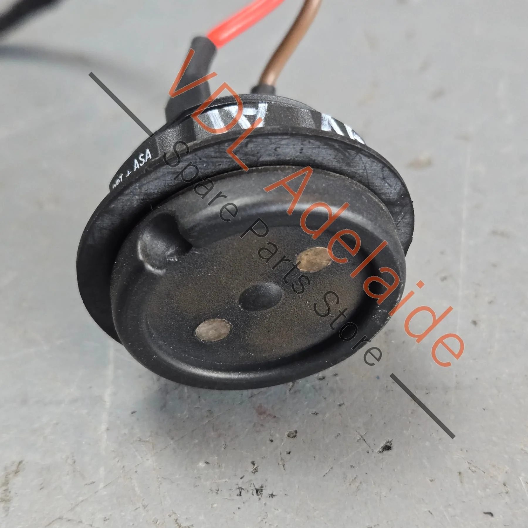 Bentley Bentayga Genuine 12v Charging Port Adapter Plug 3Y0915525B - Image 3