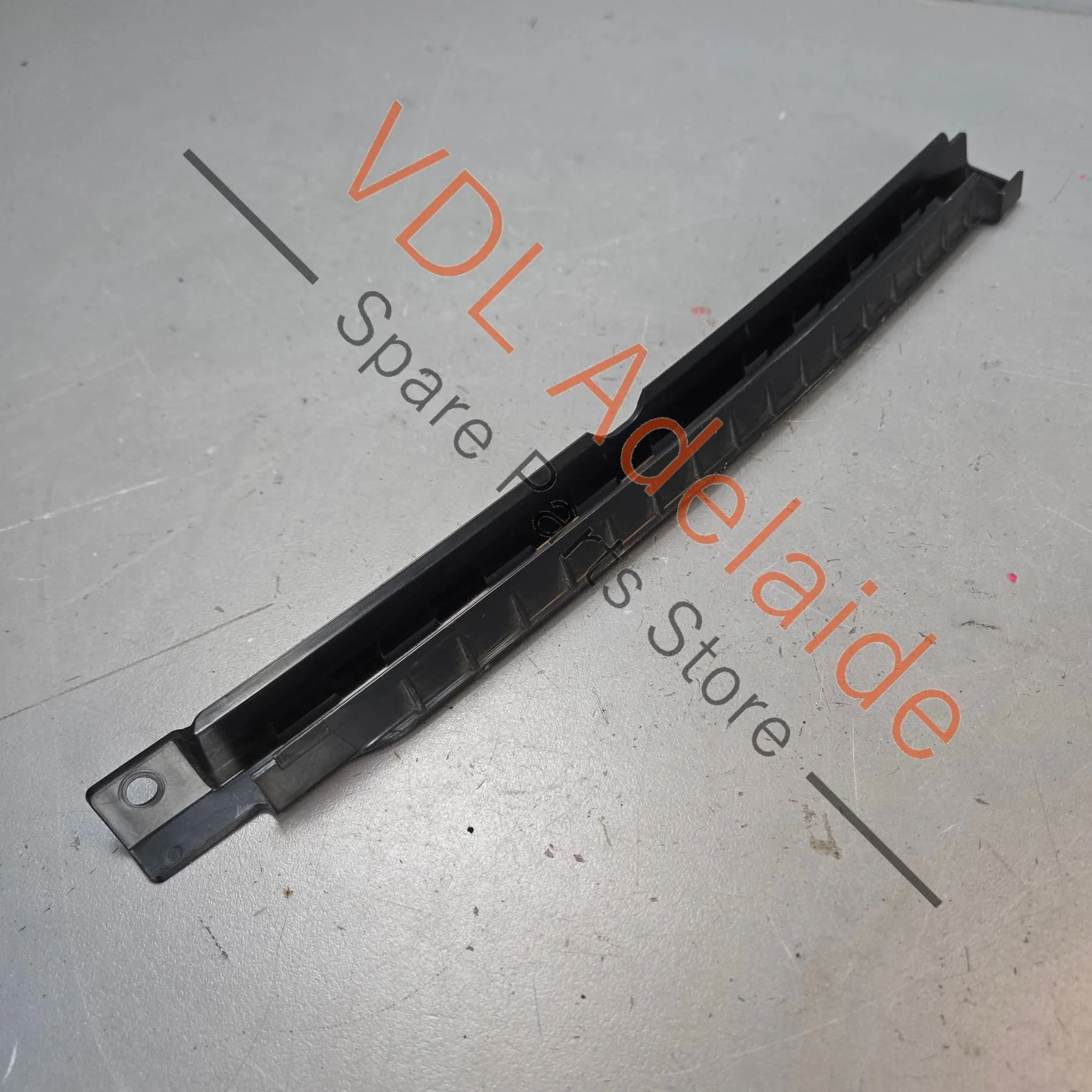 Bentley Bentayga Rear Right Window Chanel Guide 36A839068