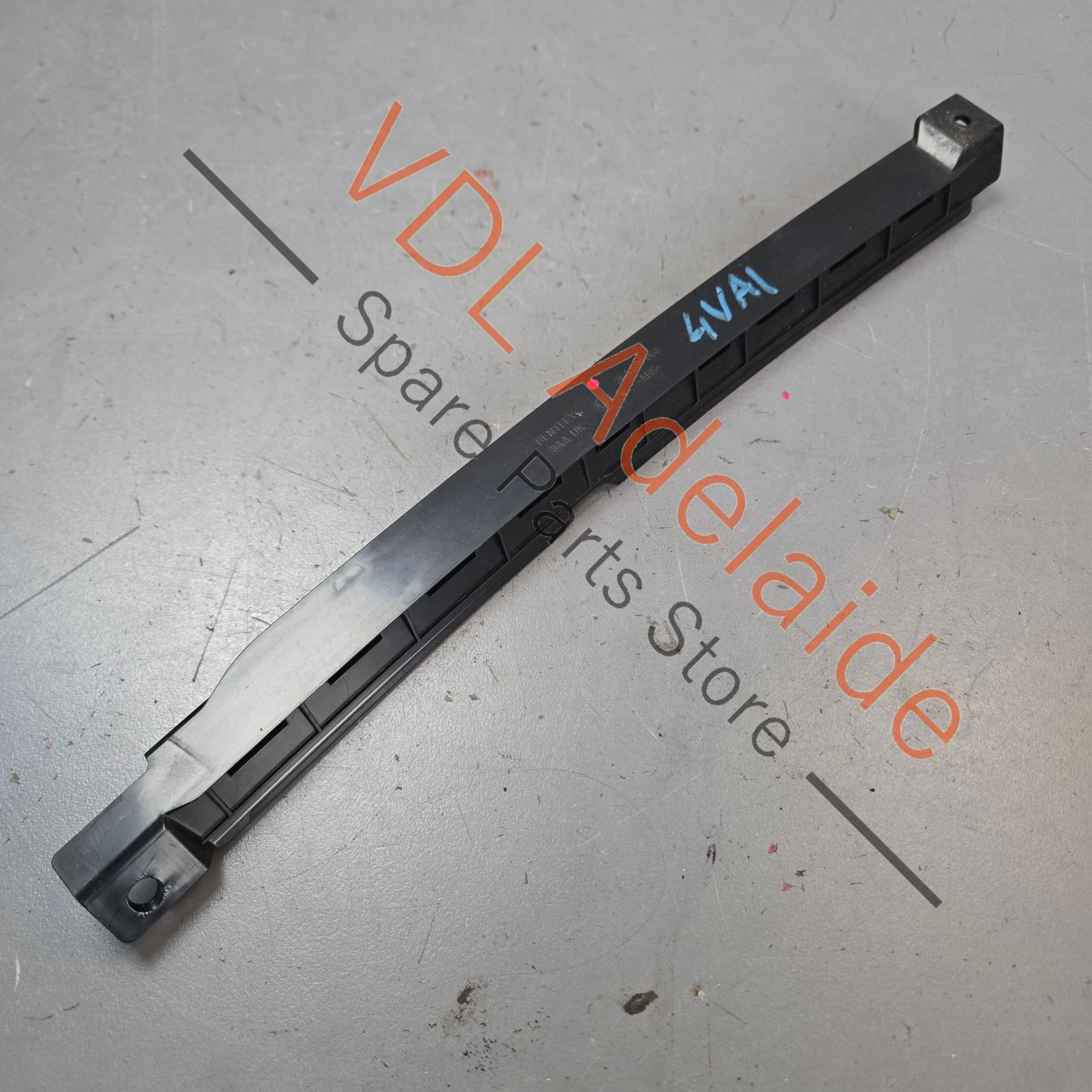Bentley Bentayga Rear Right Window Chanel Guide 36A839068 - Image 3