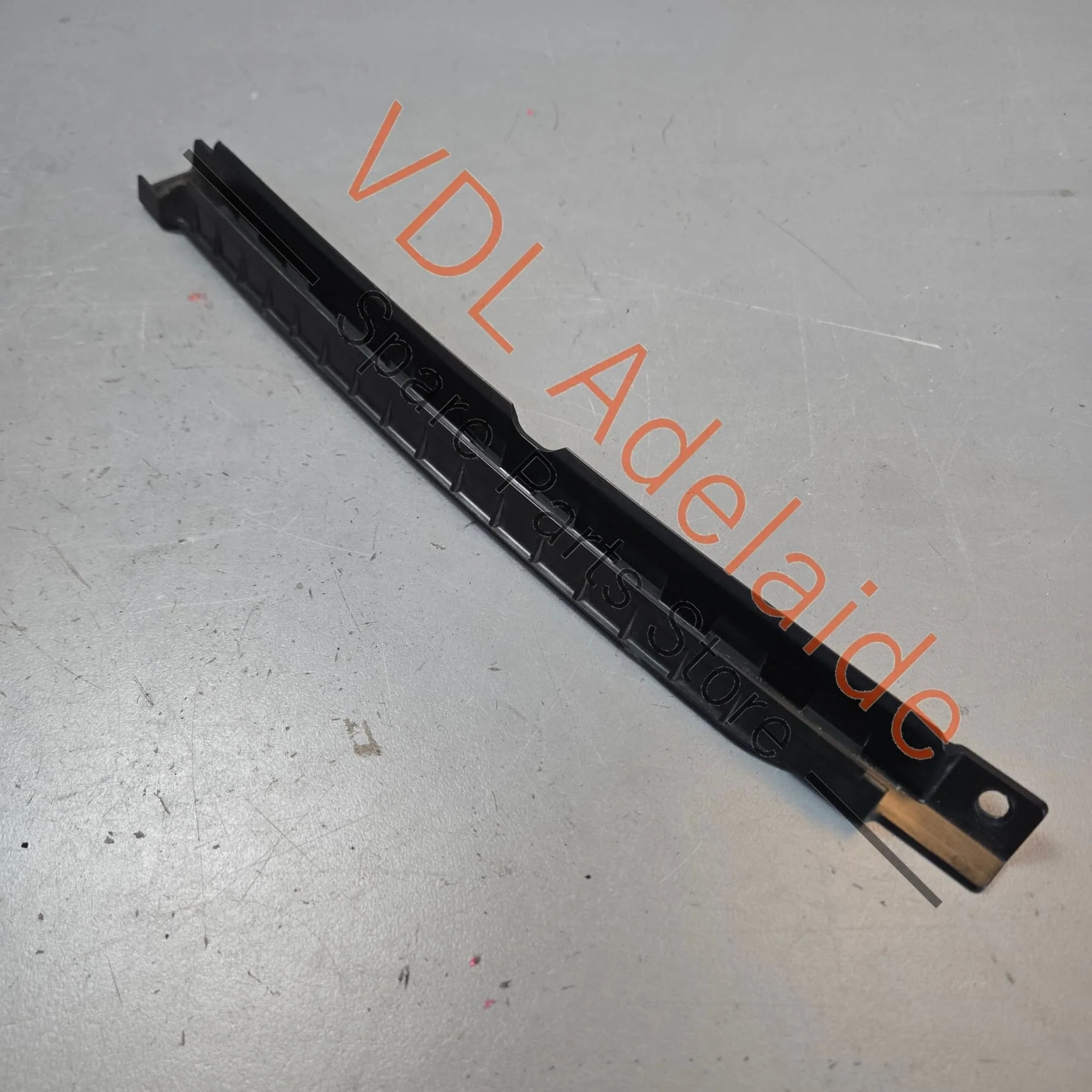 Bentley Bentayga Rear Left Window Chanel Guide 36A839067 - Image 4