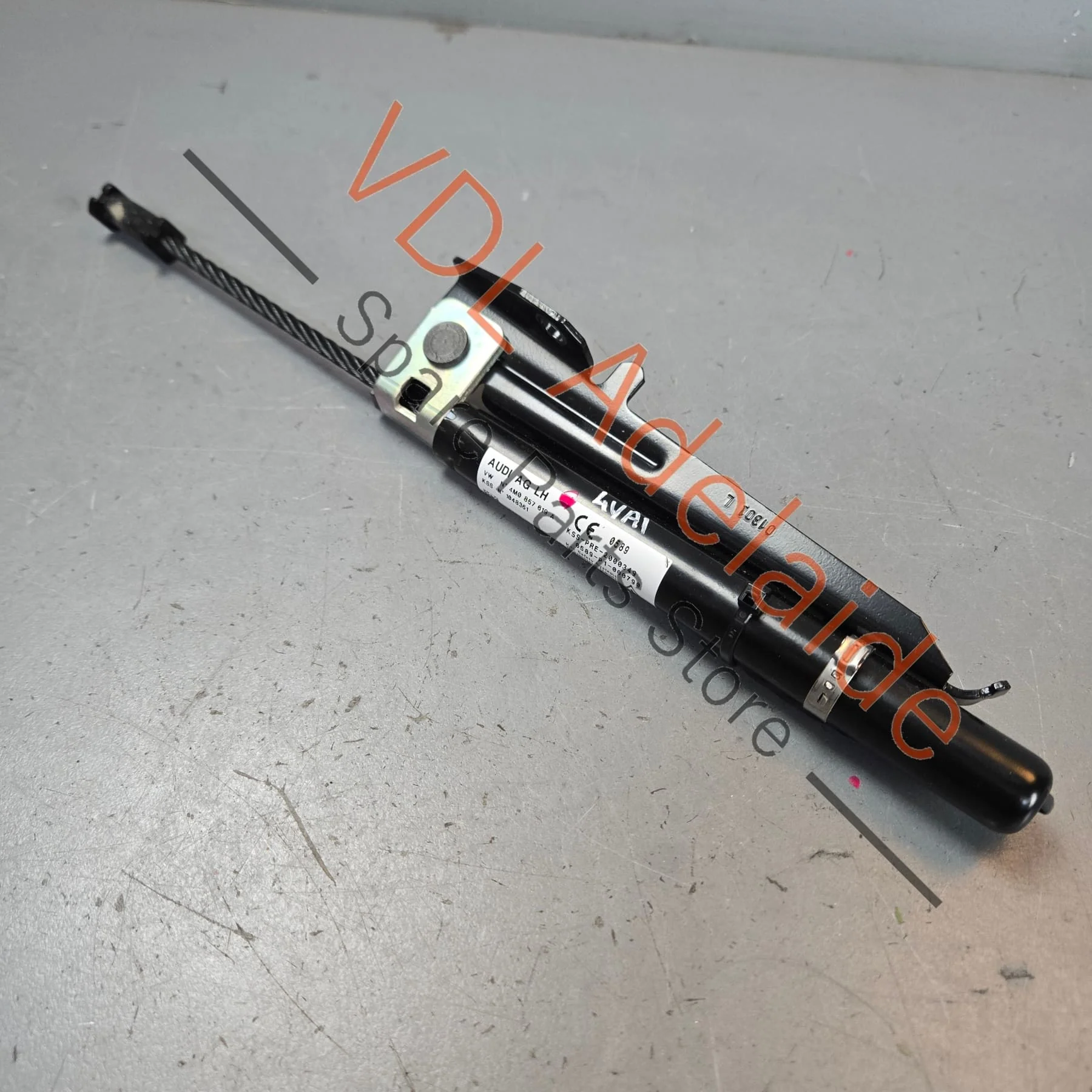 Audi Q7 Bentley Bentayga Porsche Cayenne Seatbelt Tensioner Left Front 4M0857619A