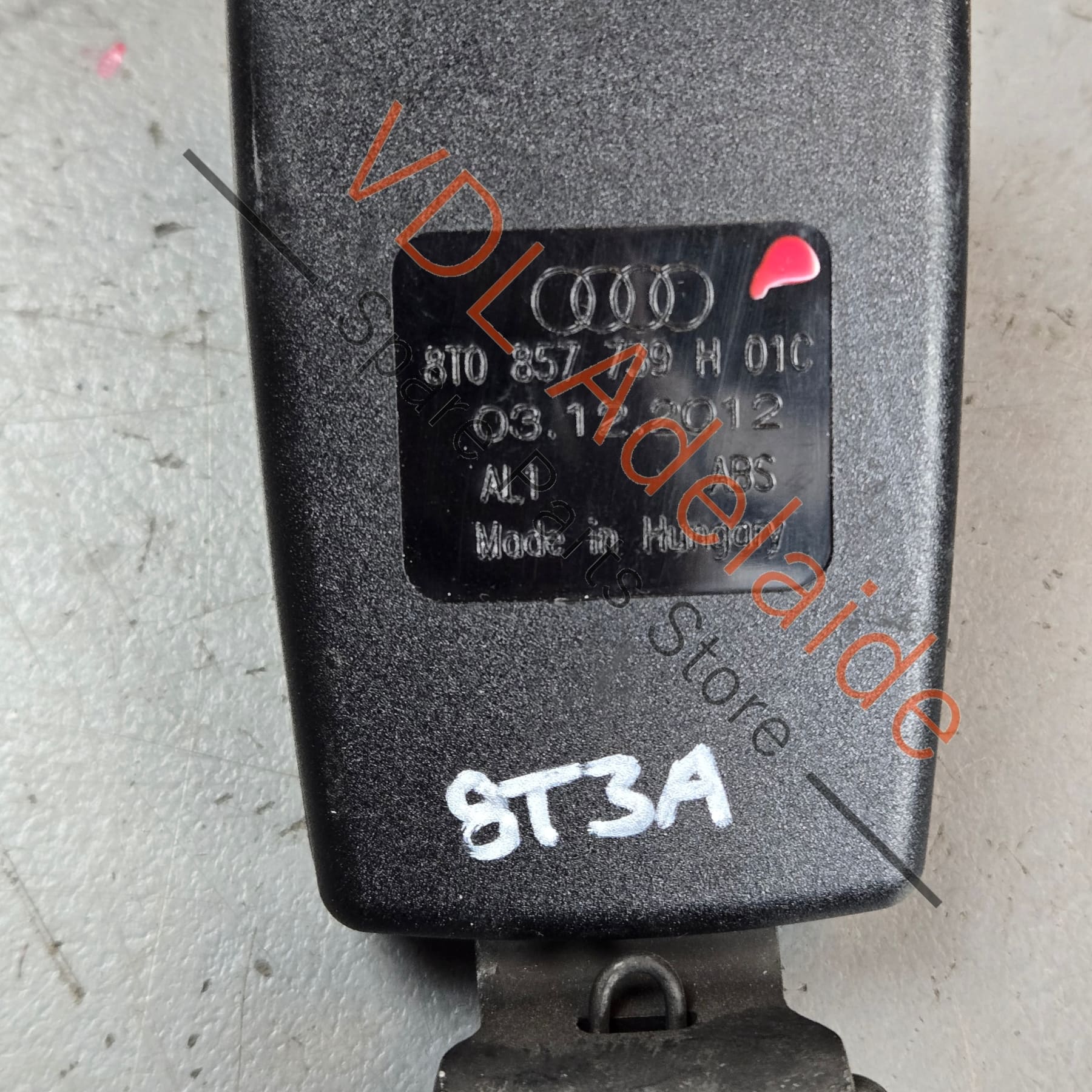 Audi A5 A4 Rear Seatbelt Catch Clip Latch 8T0857739H - Image 4