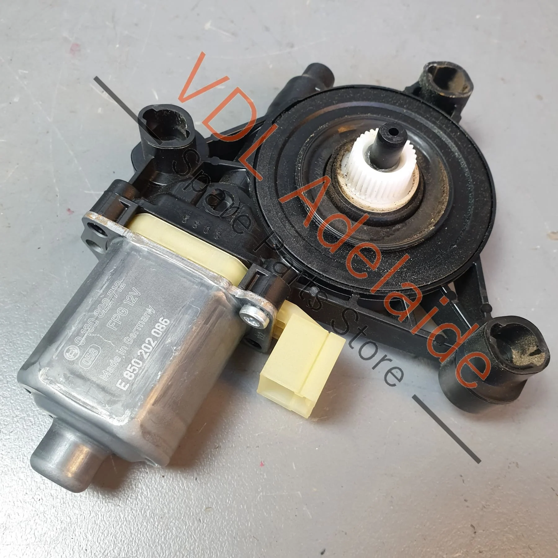 Audi RS3 S3 A3 8V Rear Right Window Regulator Motor 5Q0959802 - Image 3