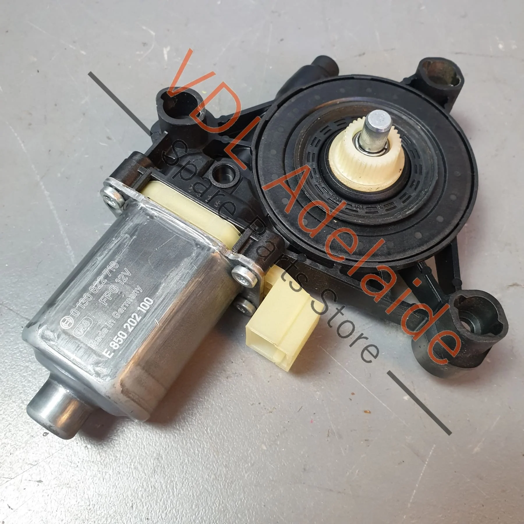 Audi RS3 S3 A3 8V Front Left Window Regulator Motor 5Q0959802B - Image 3