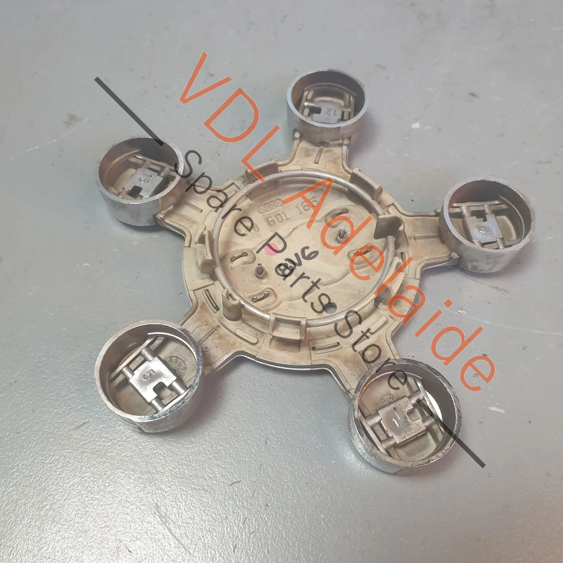 Audi A3 S3 Alloy Wheel Centre Hub Cap 8R0601165 - Image 5