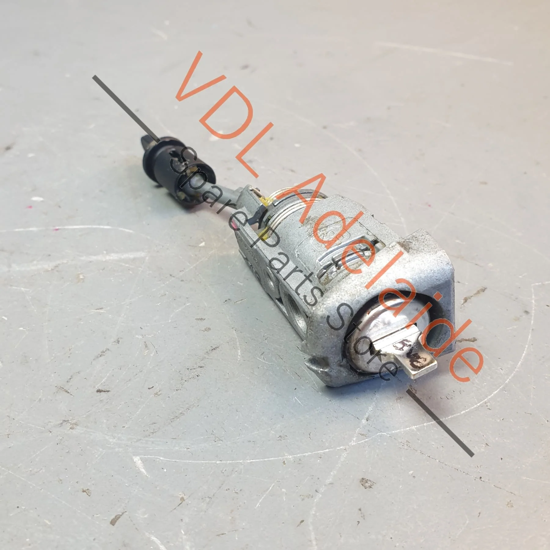Audi A3 S3 RS3 Exterior Door Lock with Matching Blade Key 107837168CS - Image 2