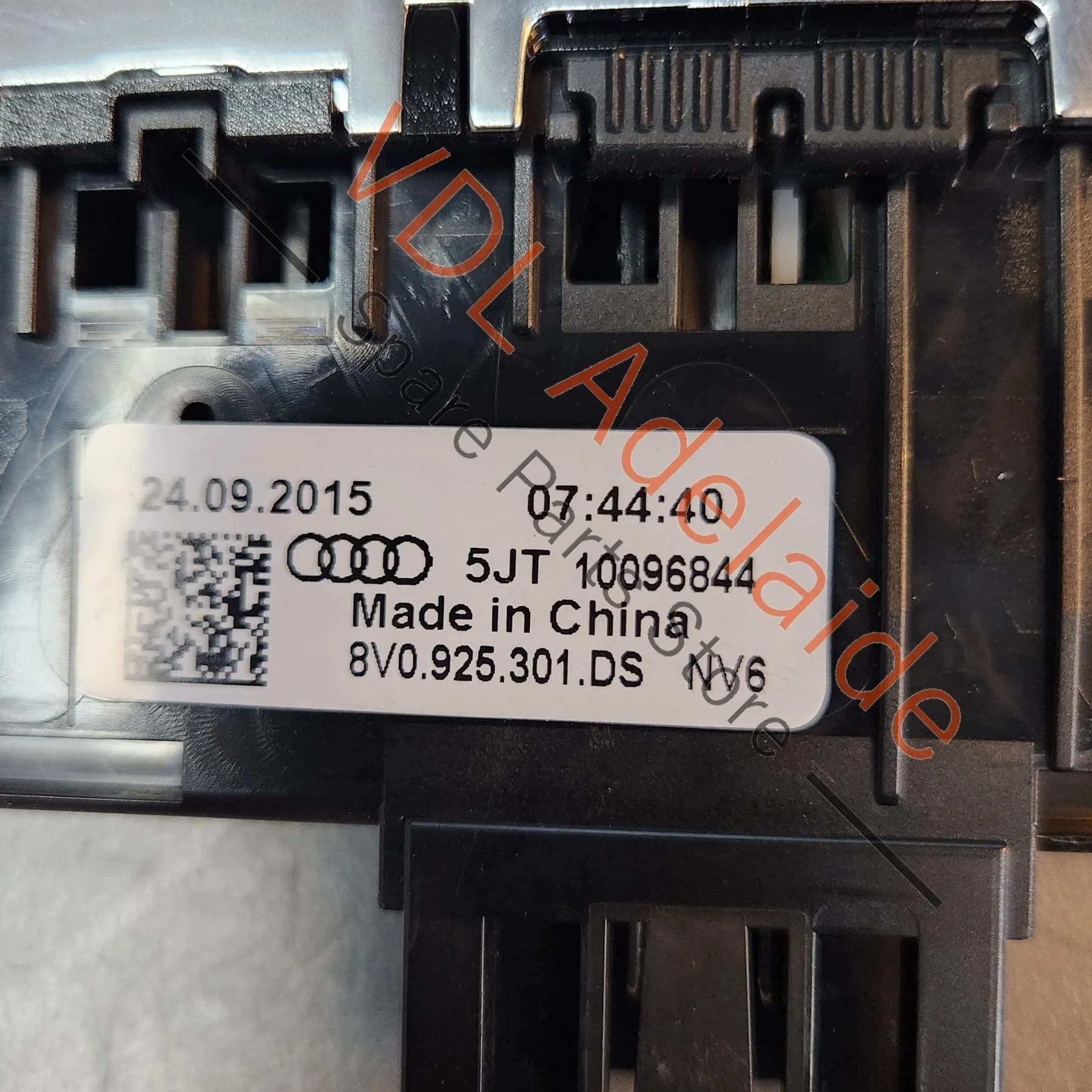 Audi Dashboard Switch for Drive Select 8V0925301DS - Image 3