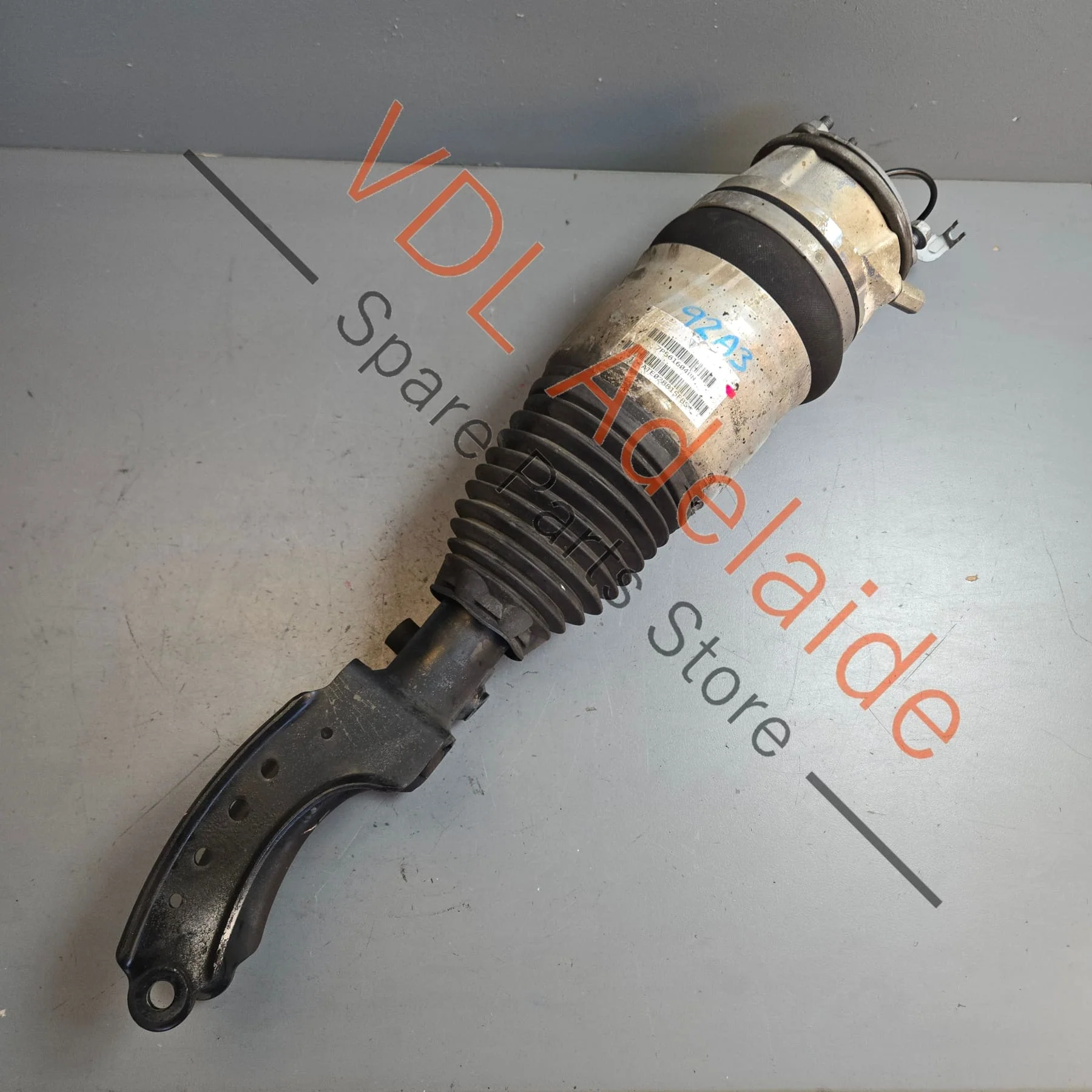 Porsche Cayenne 958 Right Front Air Suspension Strut Shock Absorber 7P5616040N 95835804004