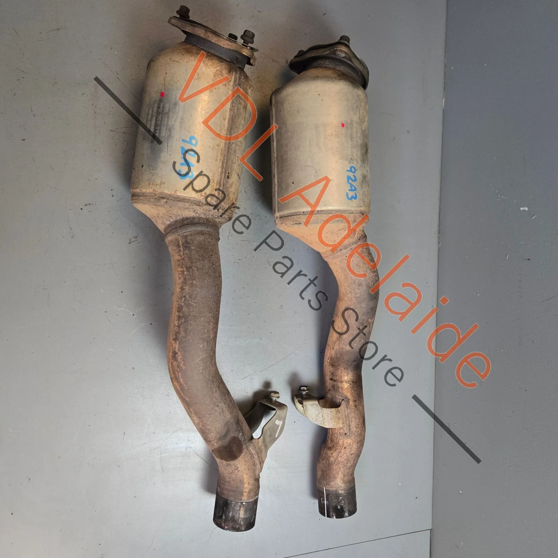 Porsche Cayenne Hybrid 3.0 V6 Muffler Silencer Exhaust Set Left & Right 95811302311 95811302411