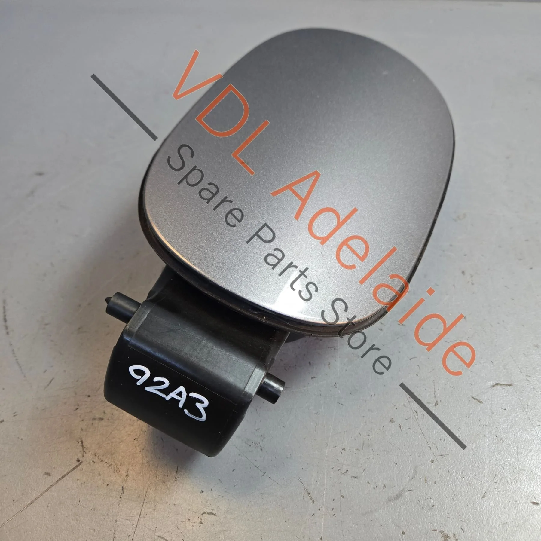 Porsche Cayenne 958 Fuel Door Flap Lid Cap 7P5809857A Meteor Gray Metallic M7W/9Q 95850490900 - Image 3